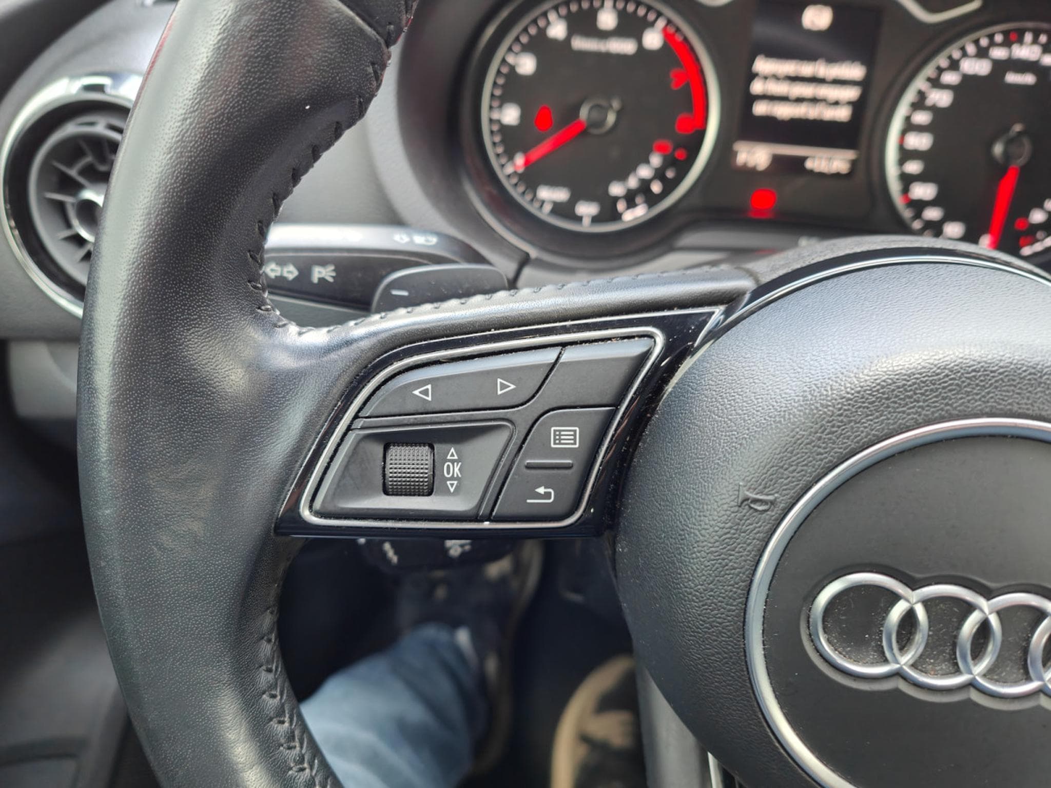 Audi A3 35 TFSI S-TRONIC S-LINE CARPLAY GPS BLUETOOTH APS AV/ARR (2019) - Foto 20