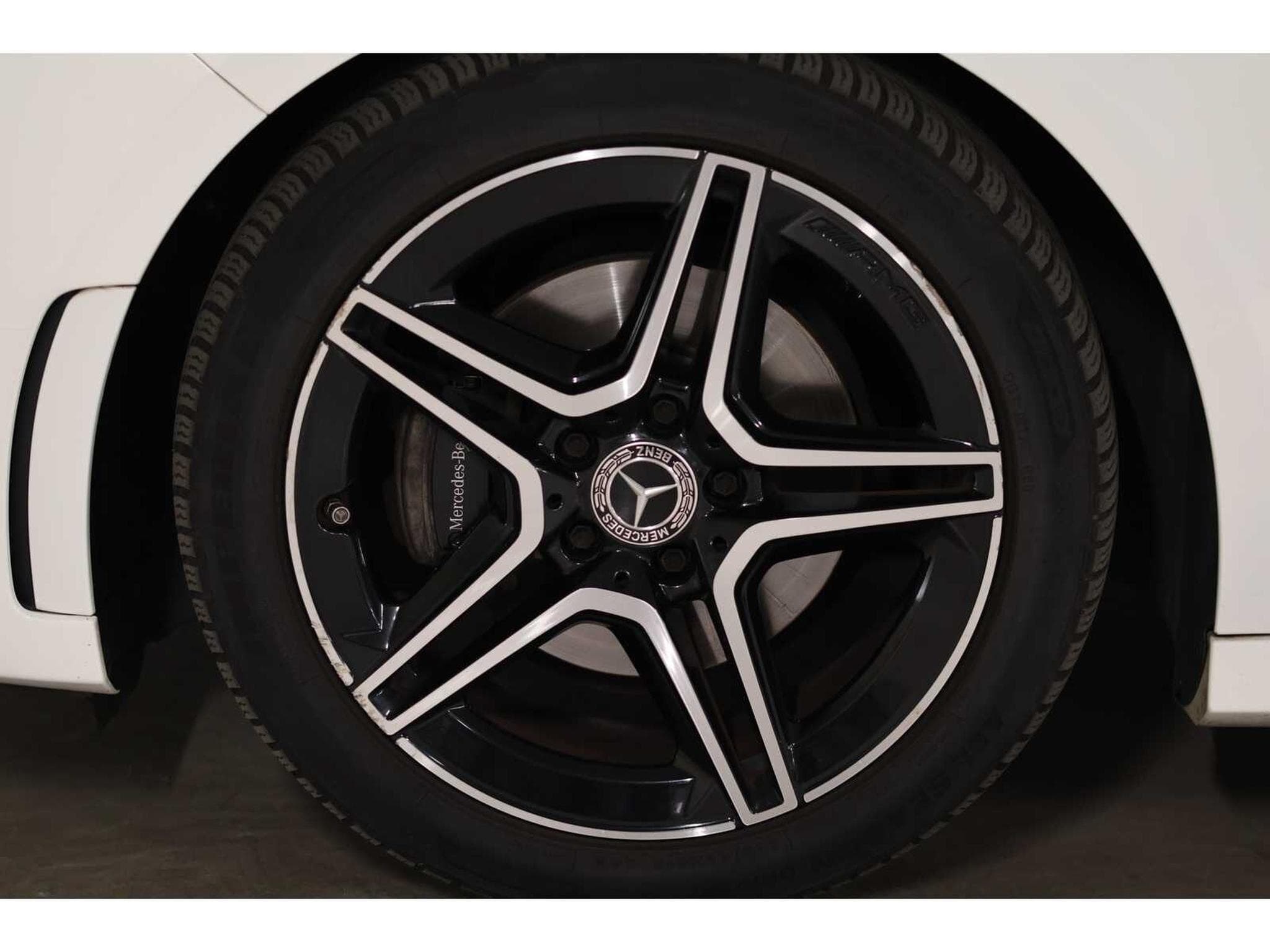 Mercedes B 200 AMG Line (2019) - Photo 17