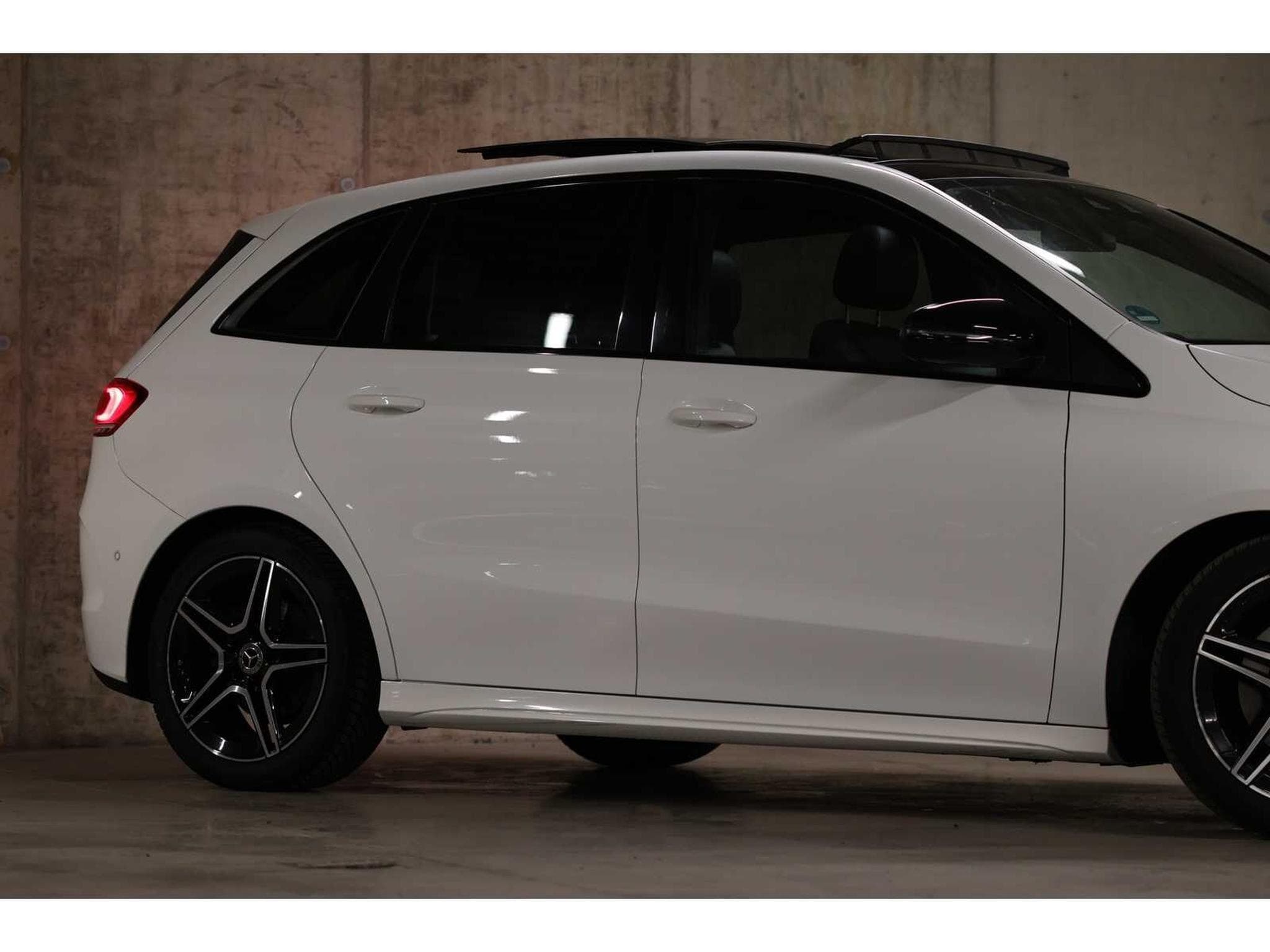 Mercedes B 200 AMG Line (2019) - Photo 5
