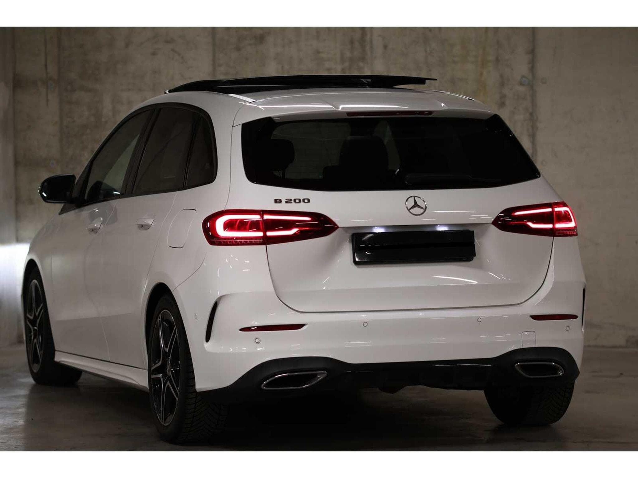 Mercedes B 200 AMG Line (2019) - Photo 16
