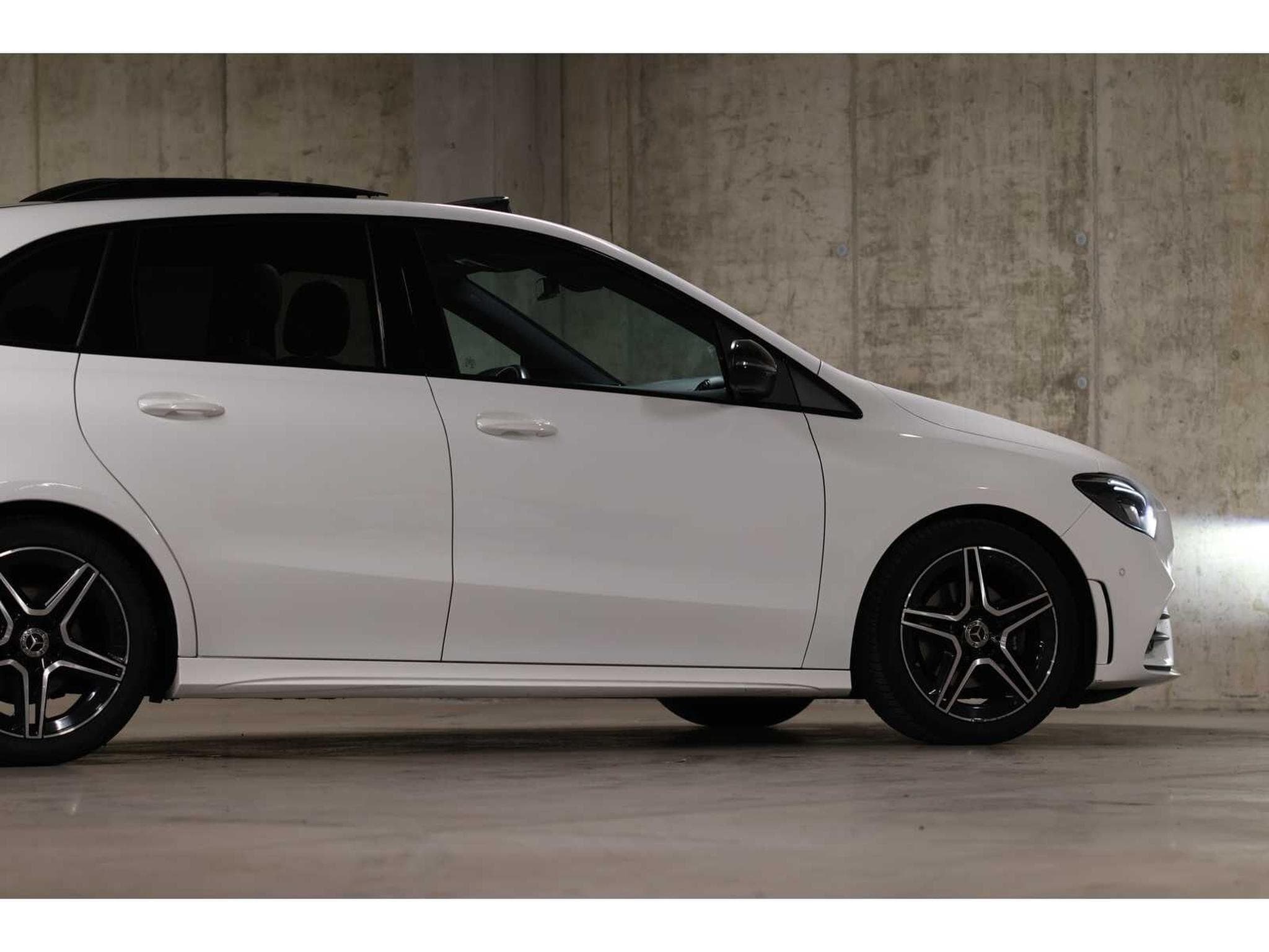 Mercedes B 200 AMG Line (2019) - Photo 12