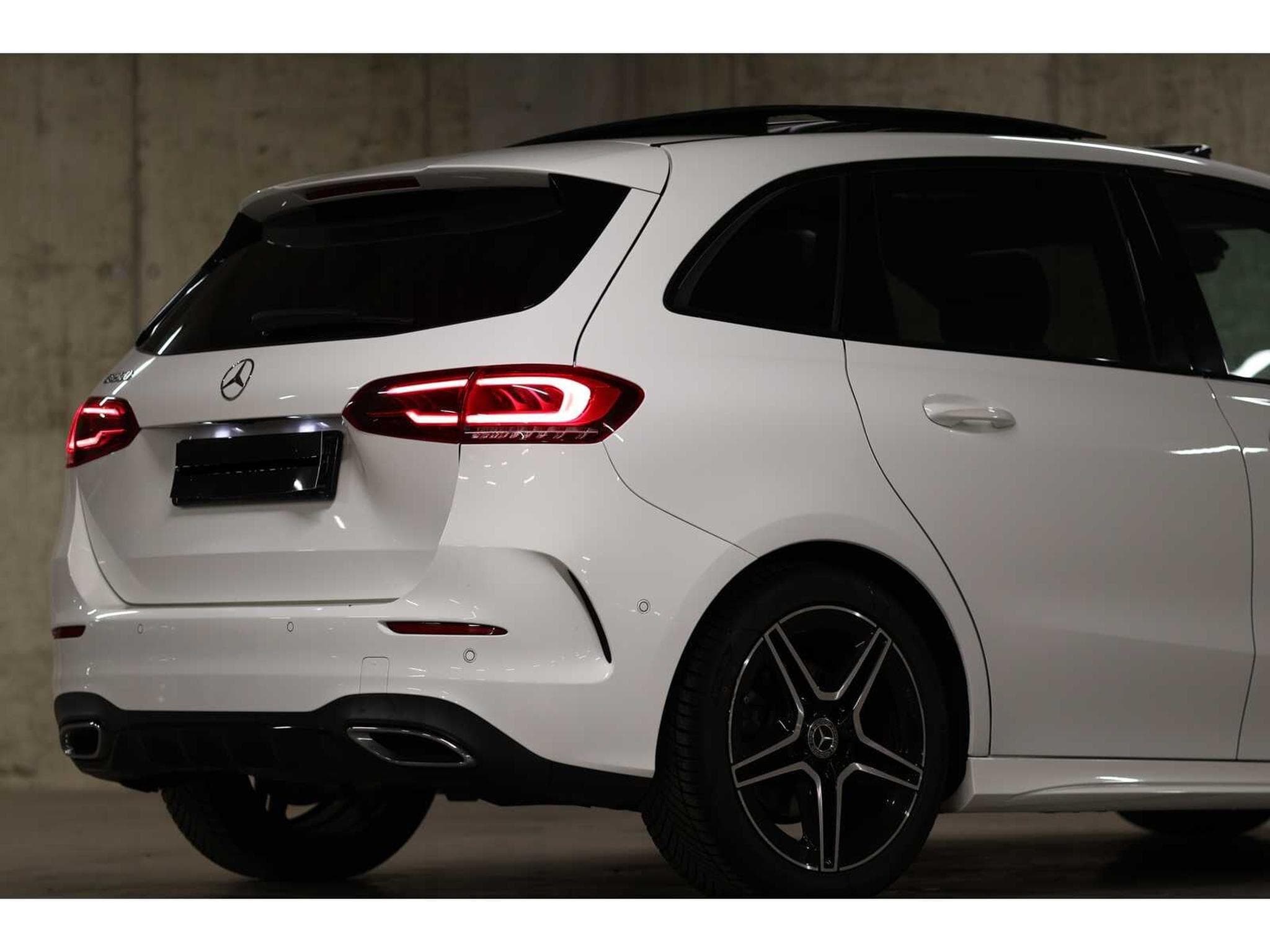 Mercedes B 200 AMG Line (2019) - Photo 11