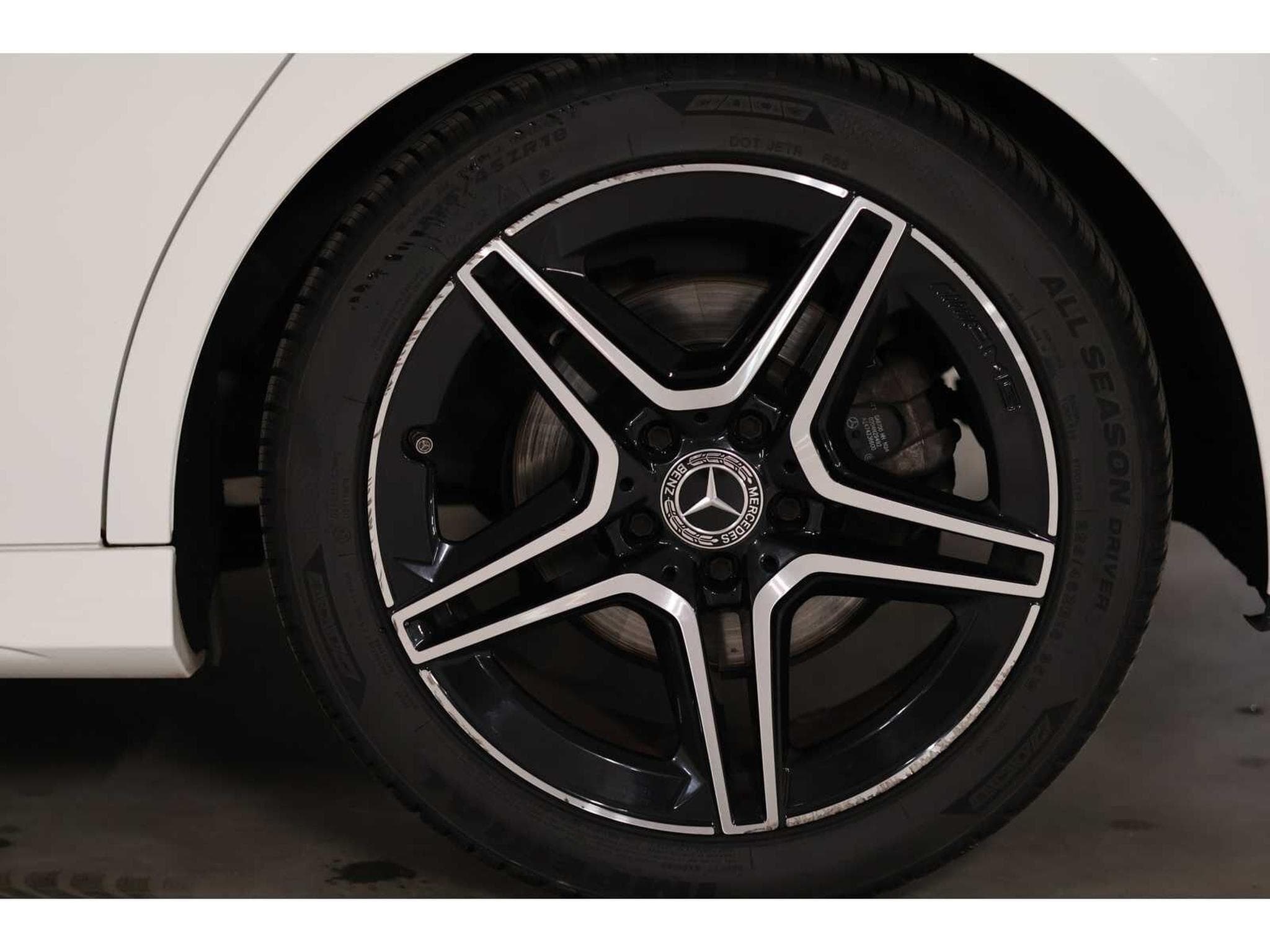 Mercedes B 200 AMG Line (2019) - Photo 18