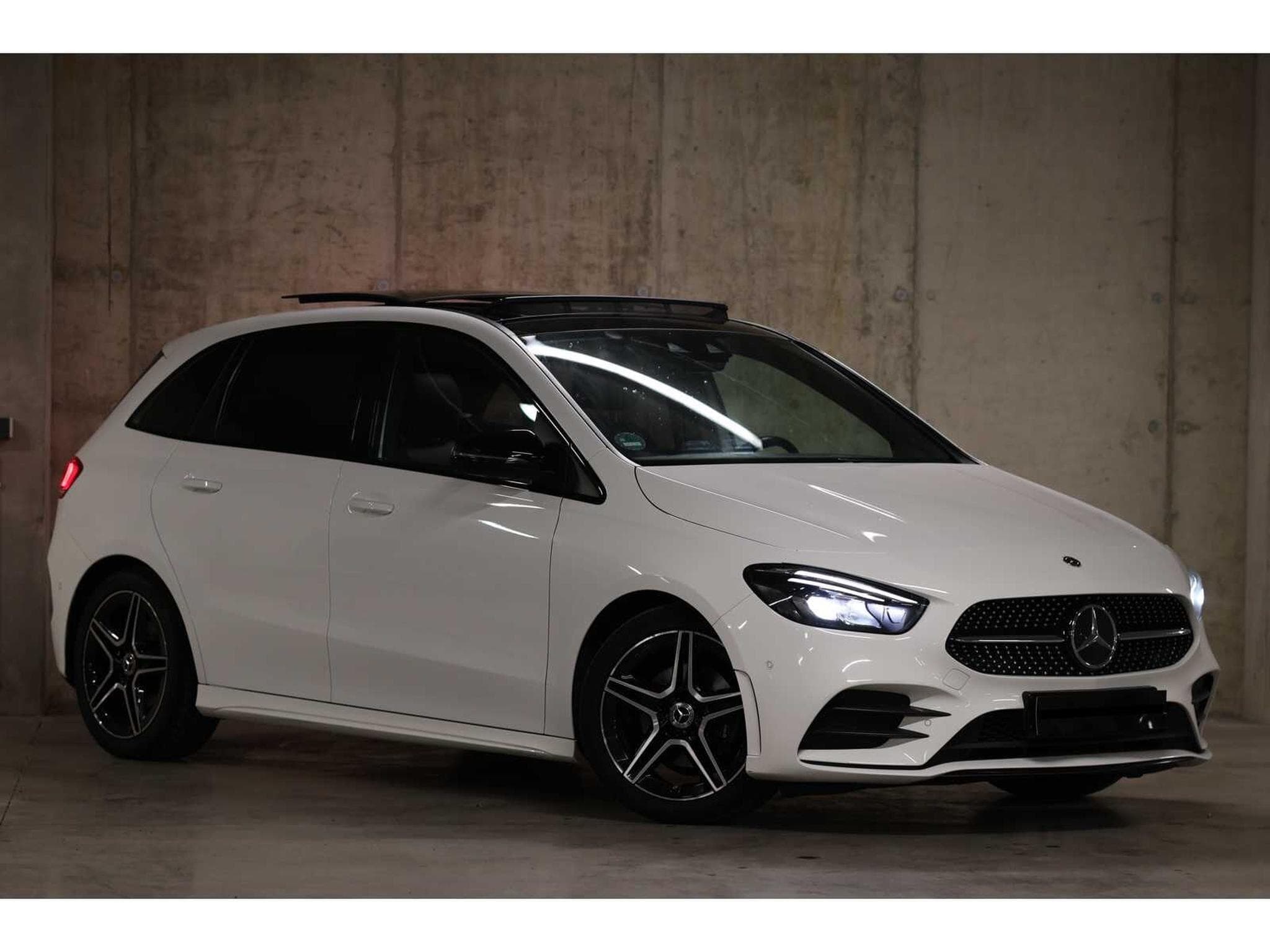 Mercedes B 200 AMG Line (2019) - Photo 2