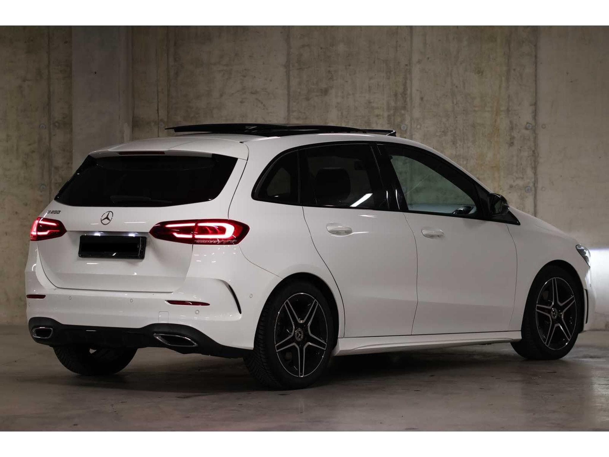 Mercedes B 200 AMG Line (2019) - Photo 9