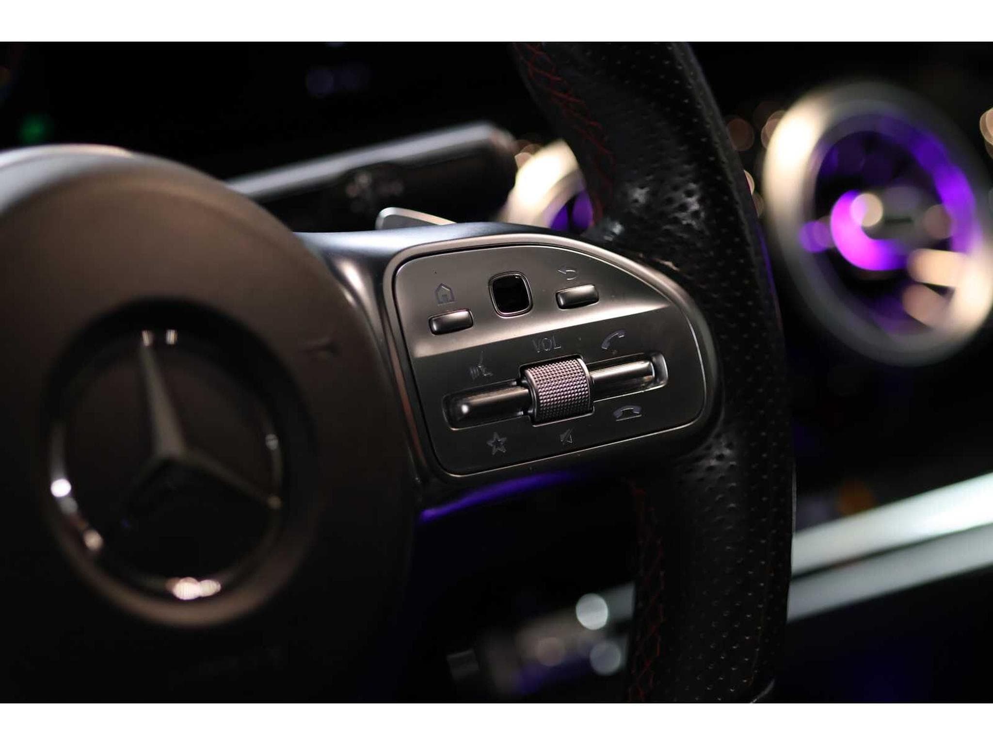 Mercedes B 200 AMG Line (2019) - Photo 28