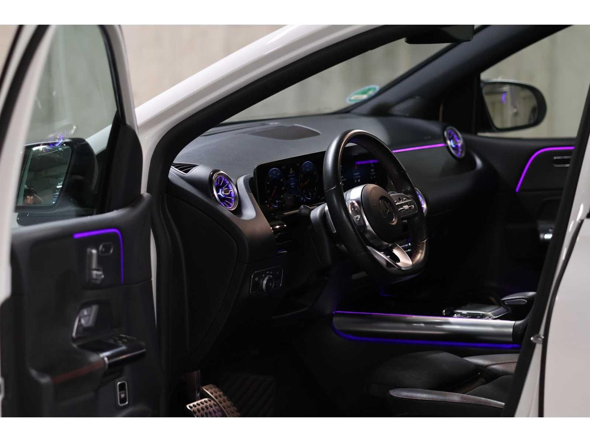 Mercedes B 200 AMG Line (2019) - Photo 25