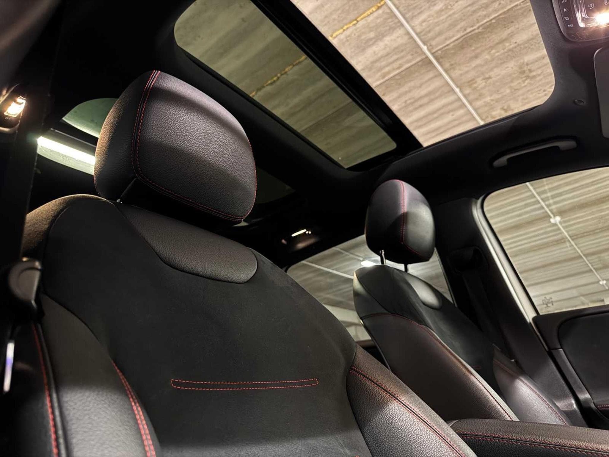 Mercedes B 200 AMG Line (2019) - Photo 35