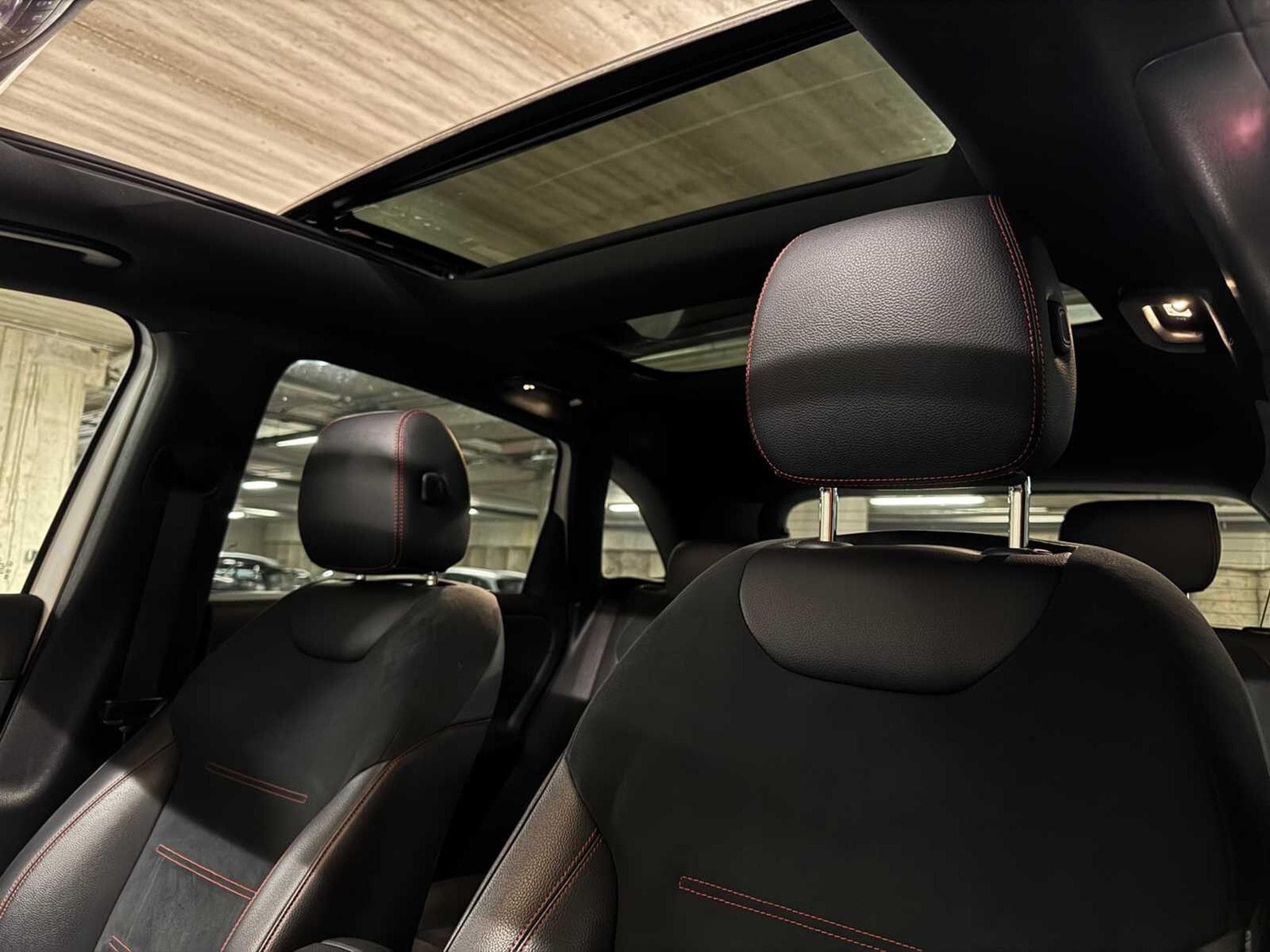 Mercedes B 200 AMG Line (2019) - Photo 40