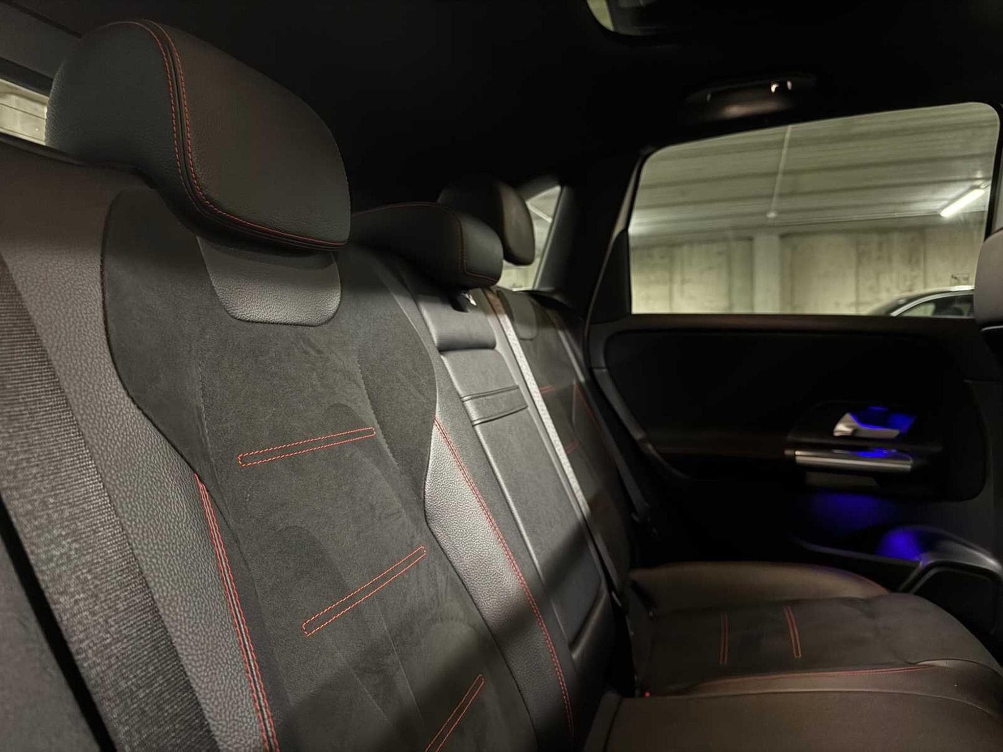 Mercedes B 200 AMG Line (2019) - Photo 38
