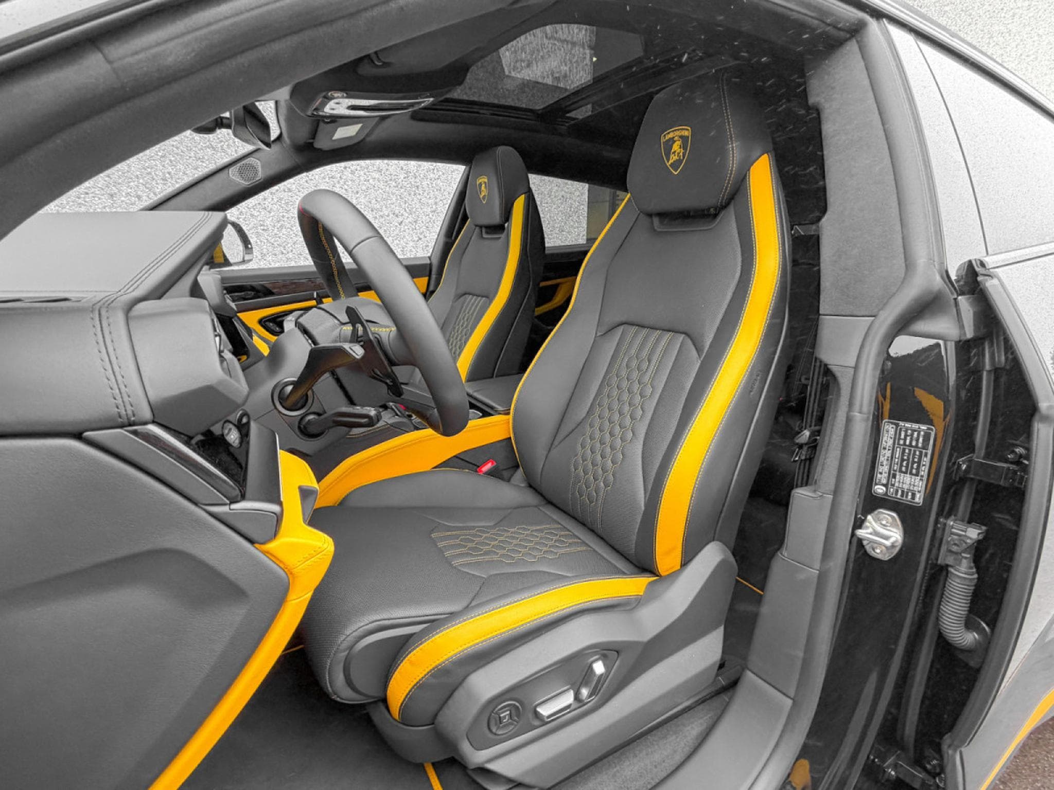 Lamborghini Urus URUS SE 800cv/HUD/PANO/ACC/VOLL (2025) - Foto 6