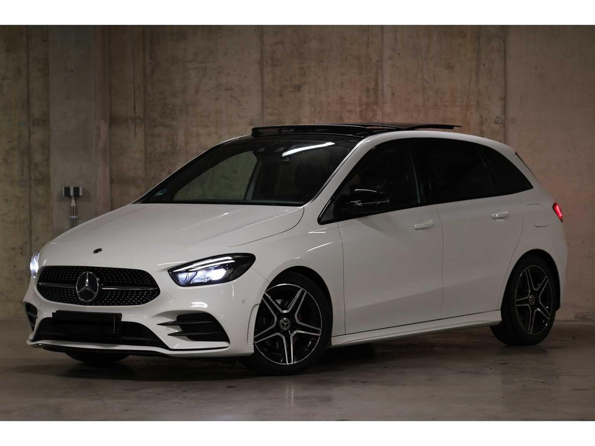Mercedes B 200 AMG Line (2019) - Foto 1
