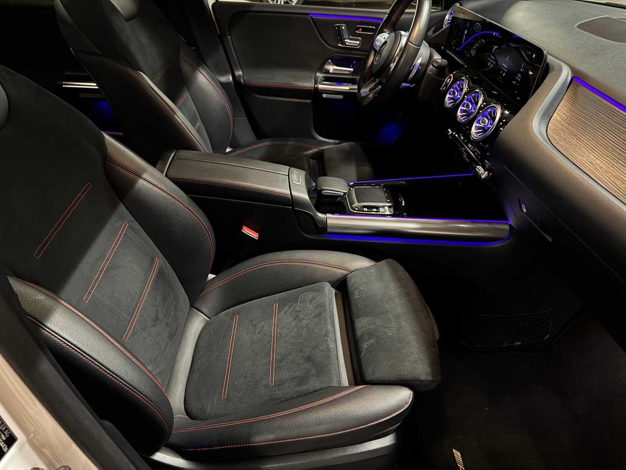 Mercedes B 200 AMG Line (2019) - Foto 48