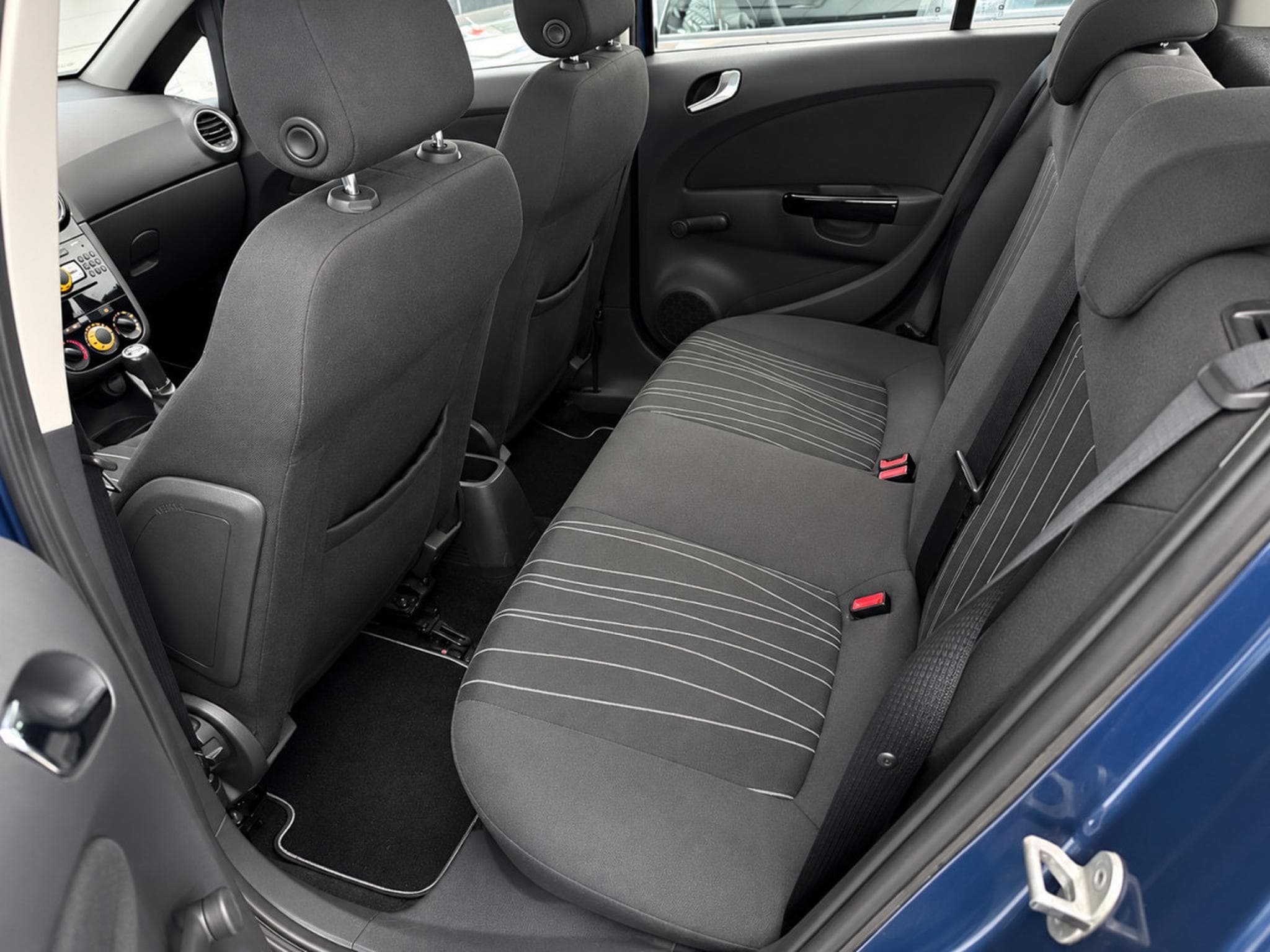 Opel Corsa 1.3 CDTI 95 Edition 111 (2010) - Photo 5