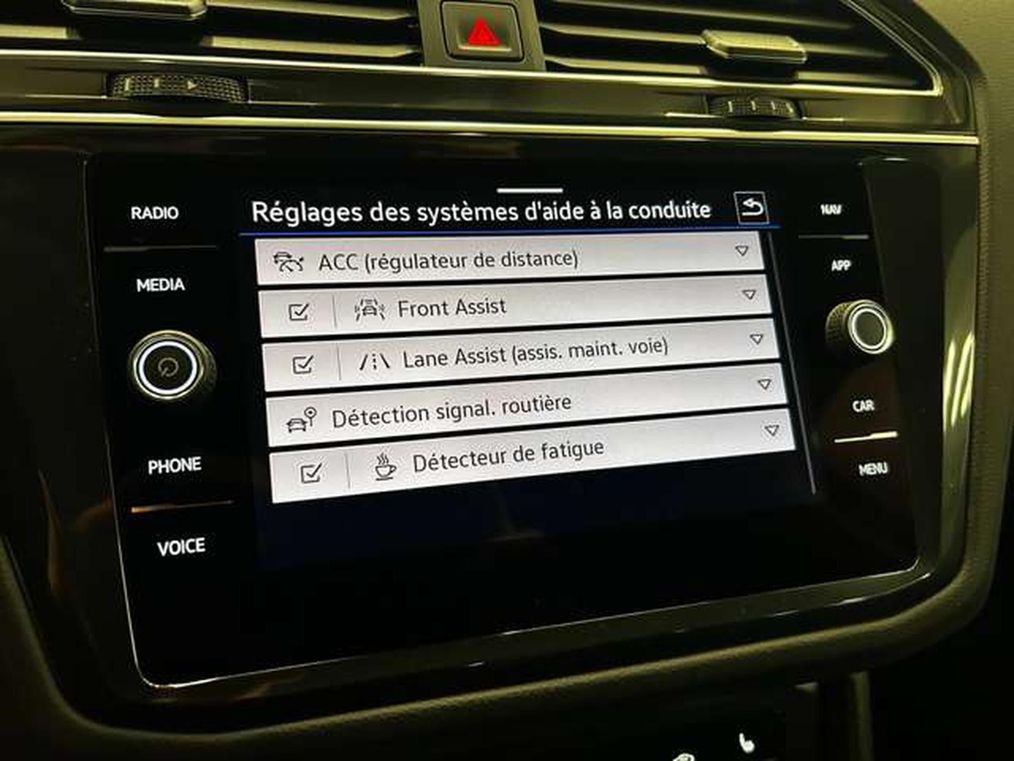 VW Tiguan 1.4 TSI HYBRIDE ESSENCE BOITE DSG6 (2023) - Foto 14