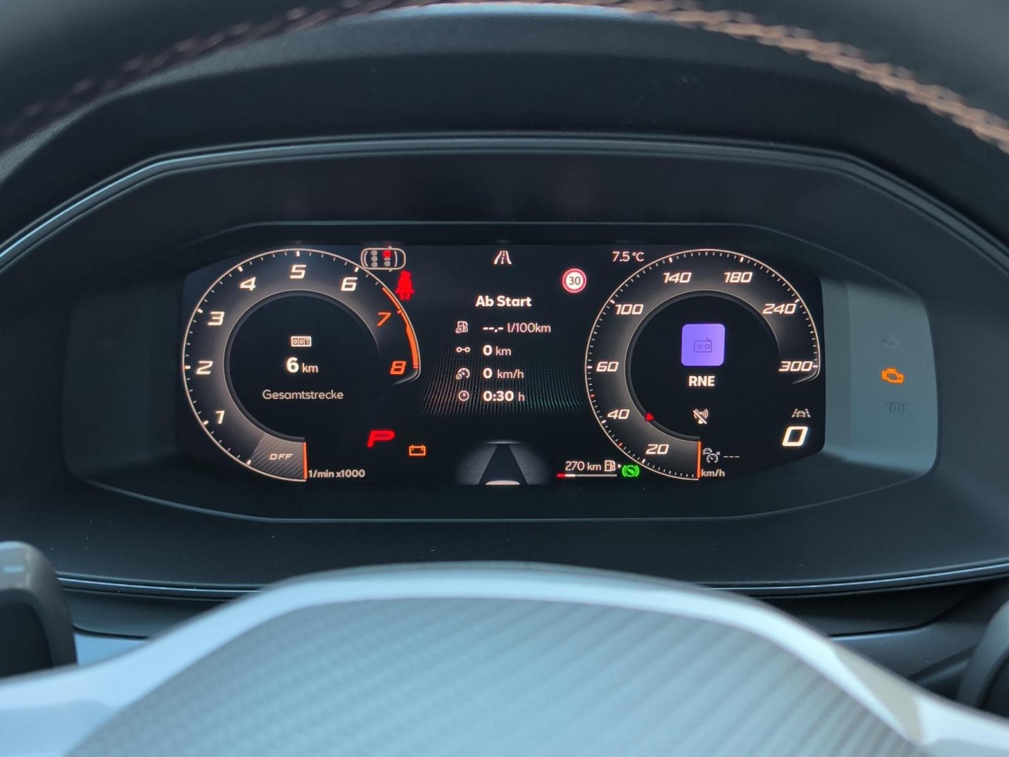 Cupra Leon e-TSI (2026) - Photo 11