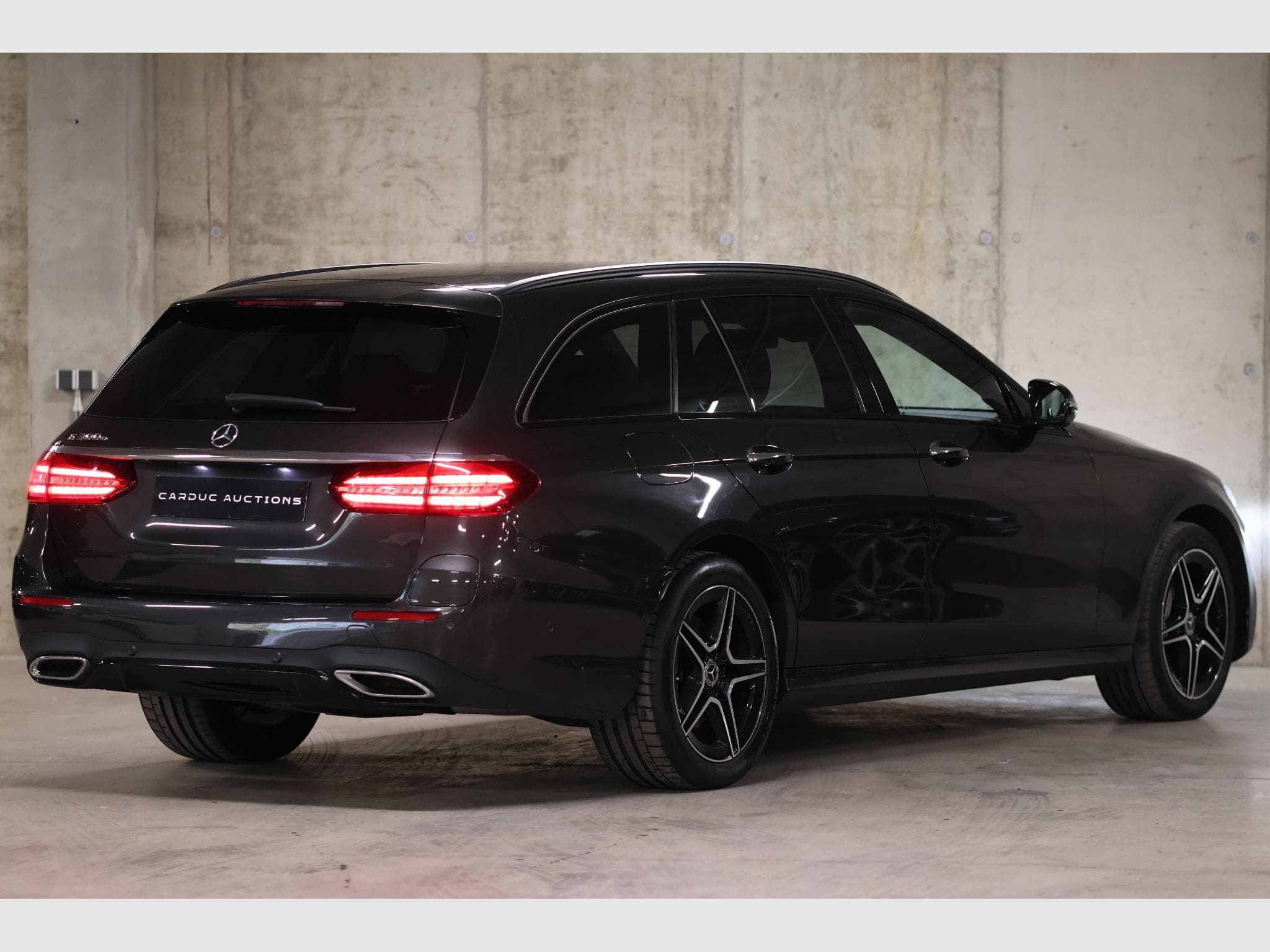 Mercedes E 300 E 300e T 9G-TRONIC AMG Line (2022) - Foto 14