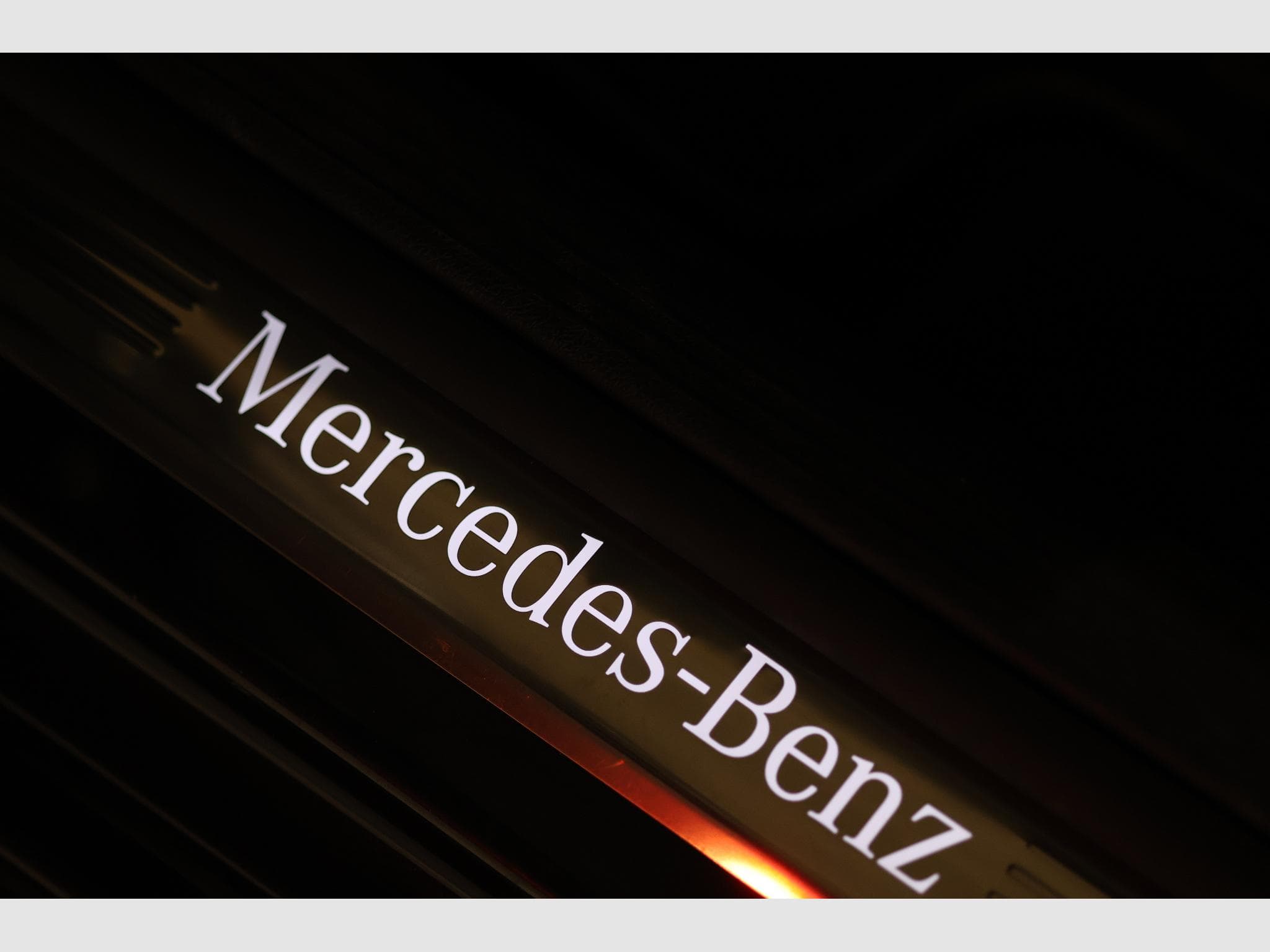 Mercedes E 300 E 300e T 9G-TRONIC AMG Line (2022) - Foto 32