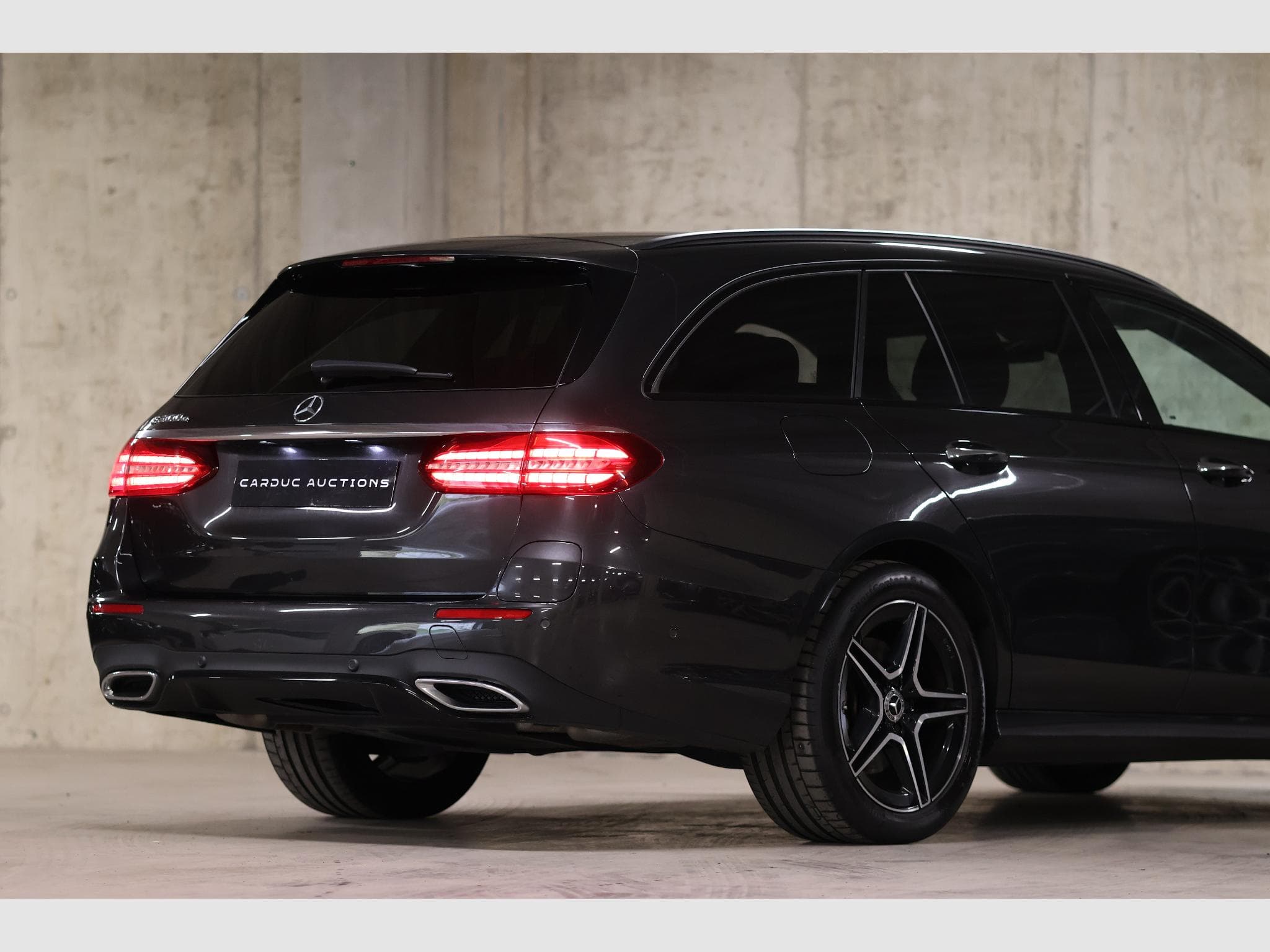 Mercedes E 300 E 300e T 9G-TRONIC AMG Line (2022) - Foto 15