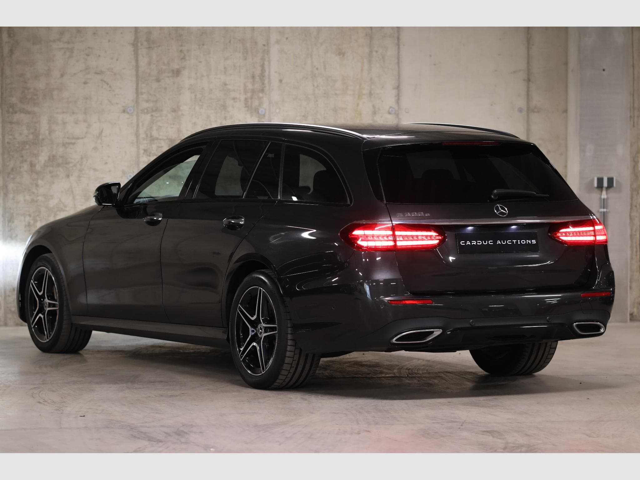 Mercedes E 300 E 300e T 9G-TRONIC AMG Line (2022) - Foto 18