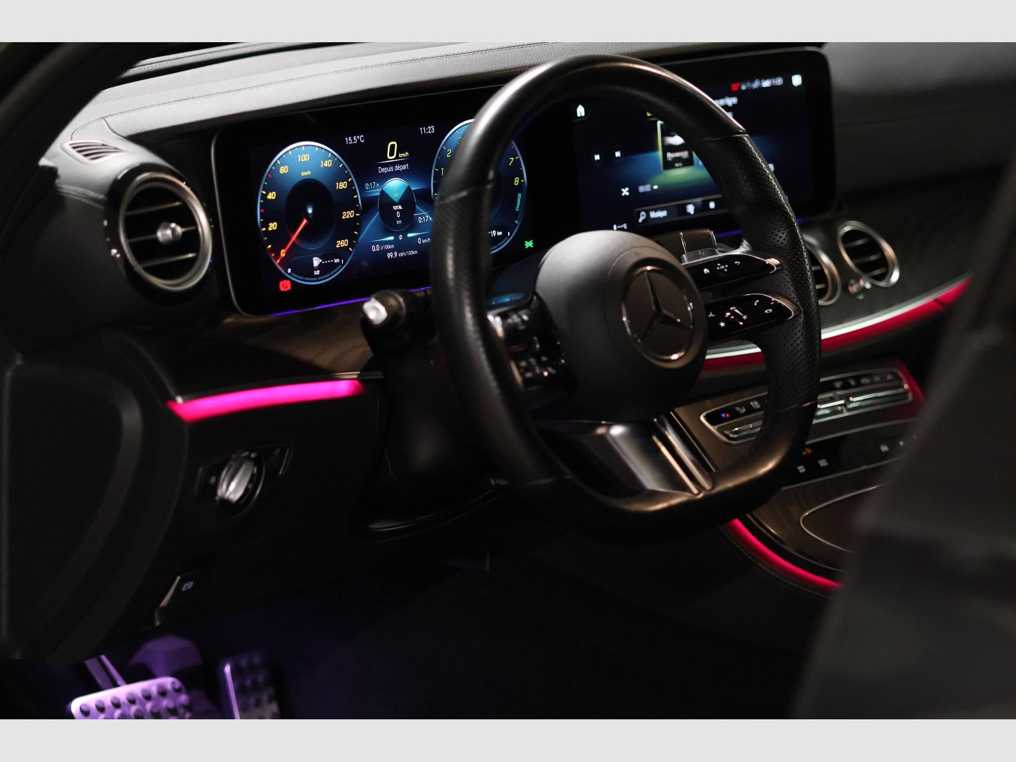 Mercedes E 300 E 300e T 9G-TRONIC AMG Line (2022) - Foto 24