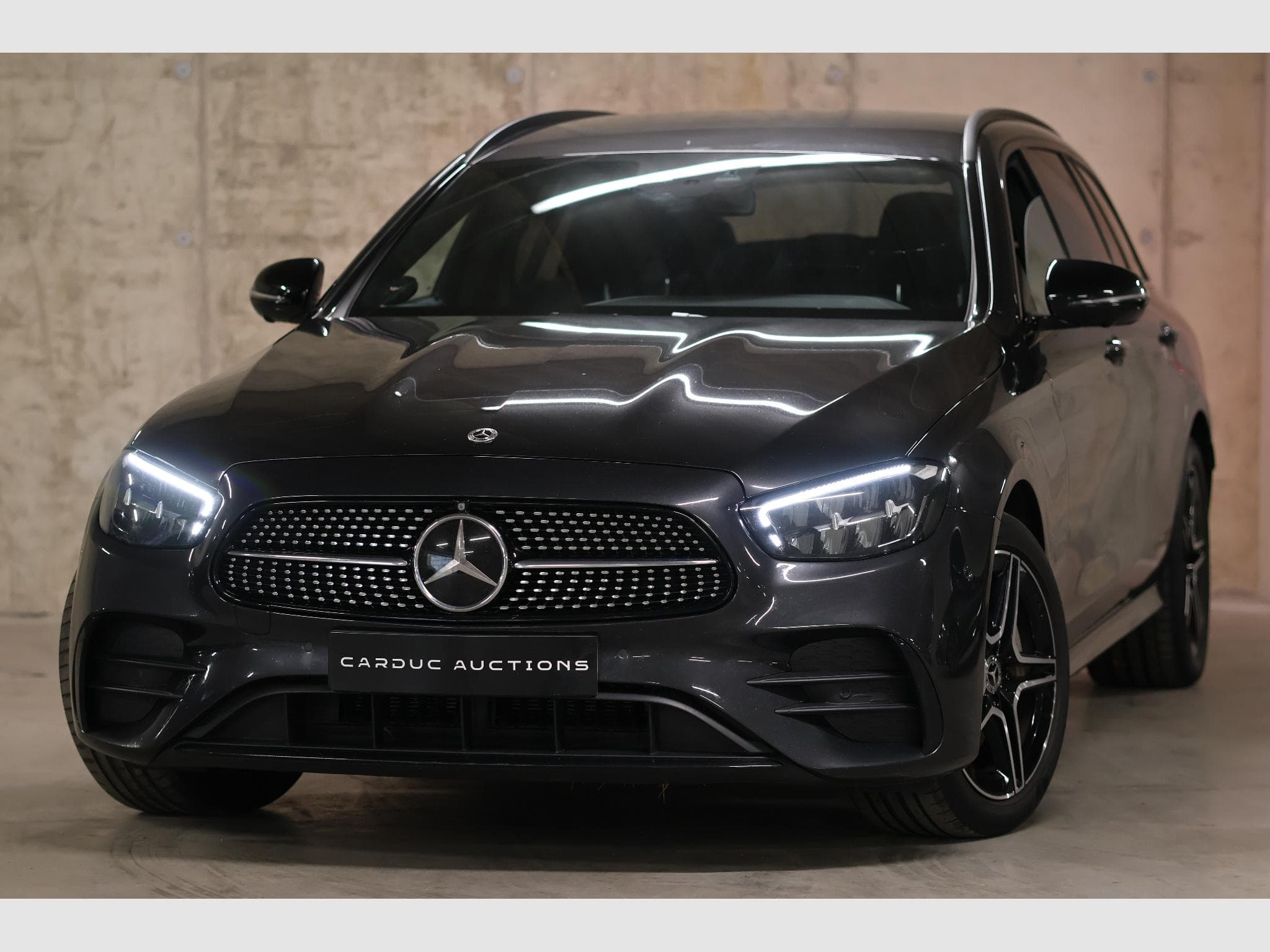 Mercedes E 300 E 300e T 9G-TRONIC AMG Line (2022) - Foto 2