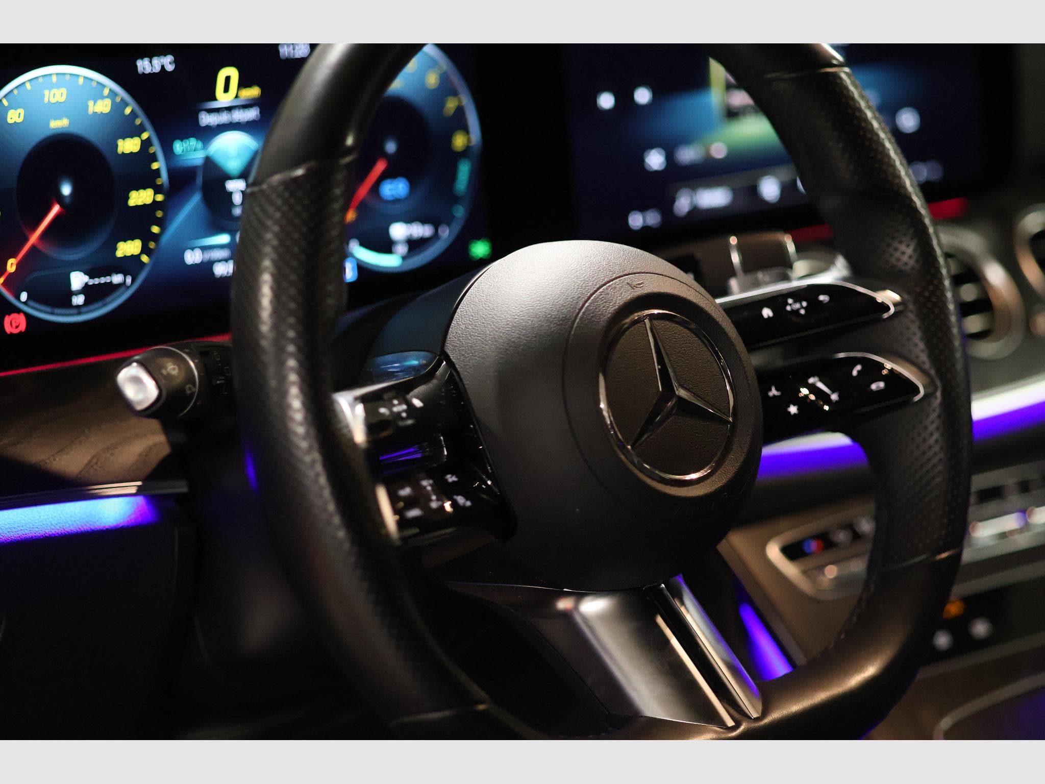 Mercedes E 300 E 300e T 9G-TRONIC AMG Line (2022) - Foto 25