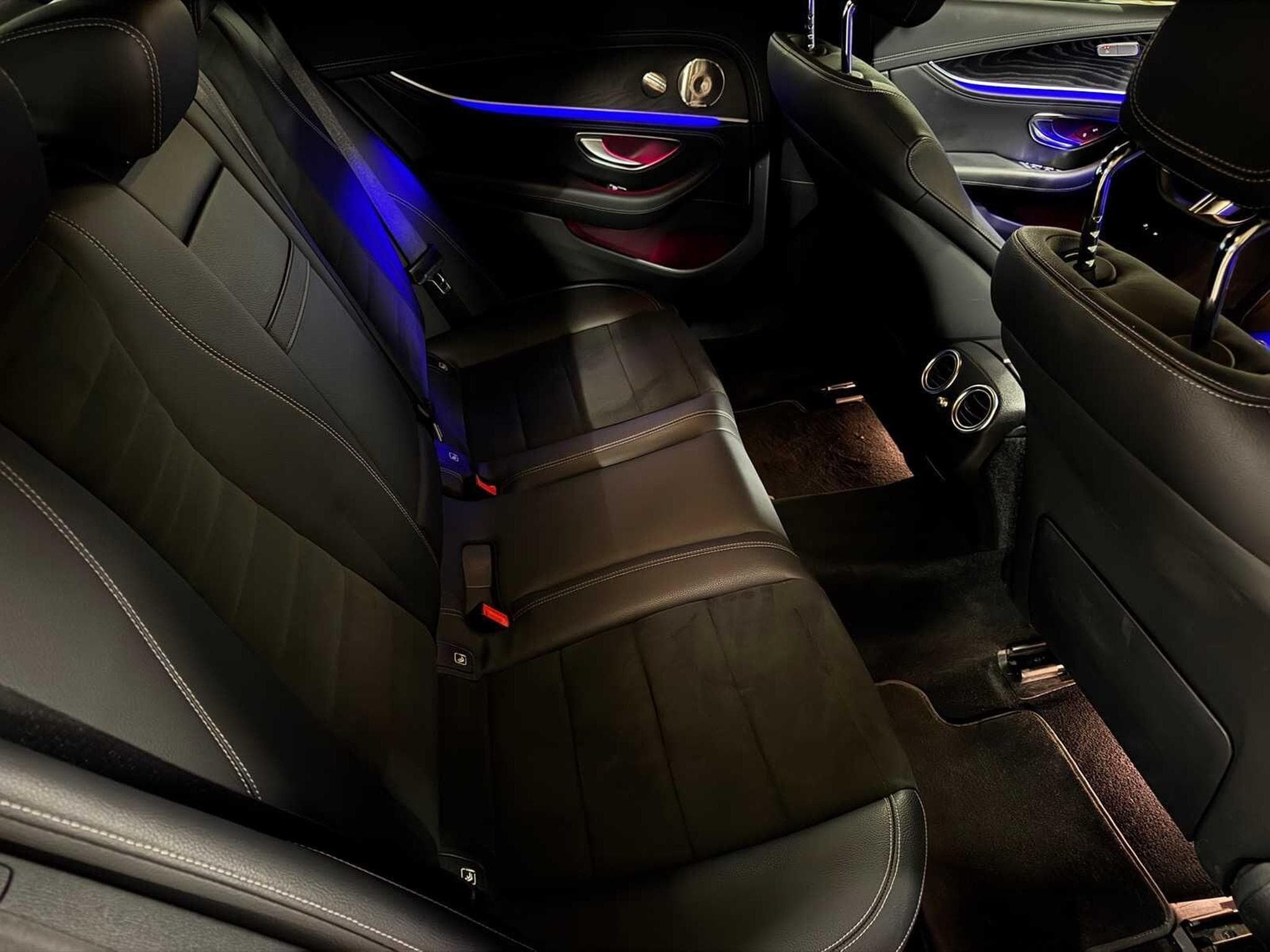 Mercedes E 300 E 300e T 9G-TRONIC AMG Line (2022) - Foto 47