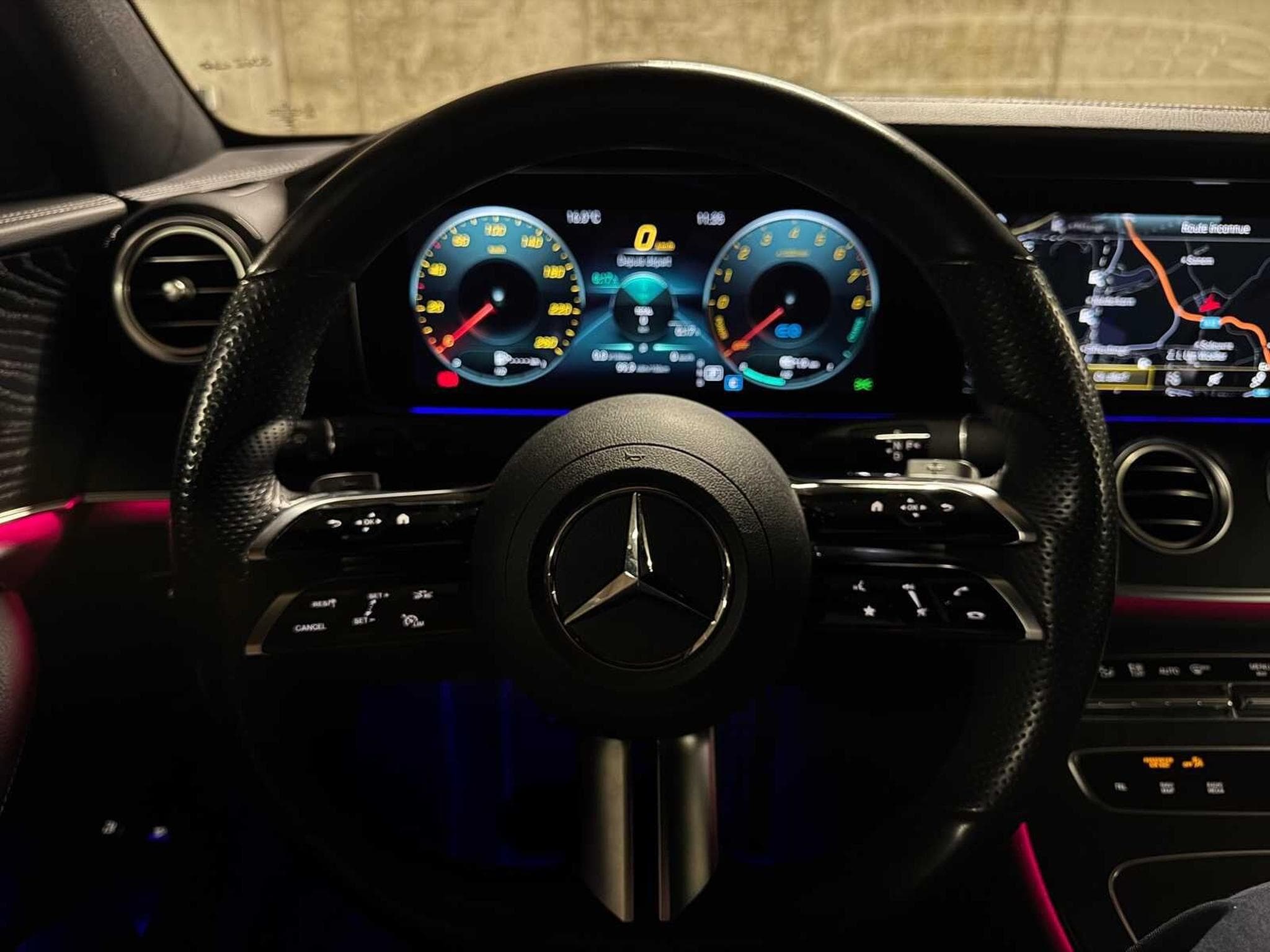 Mercedes E 300 E 300e T 9G-TRONIC AMG Line (2022) - Foto 37