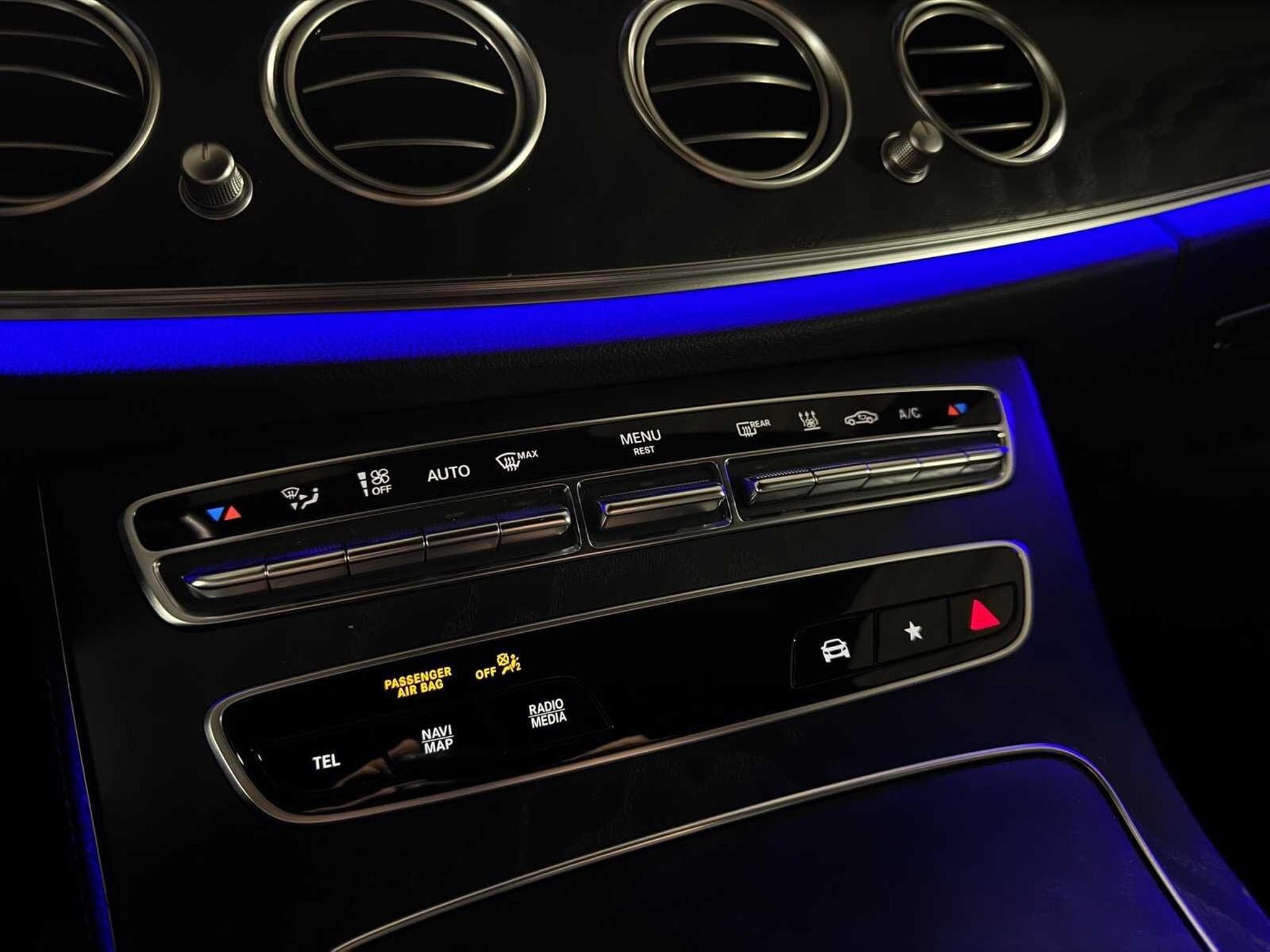 Mercedes E 300 E 300e T 9G-TRONIC AMG Line (2022) - Foto 36