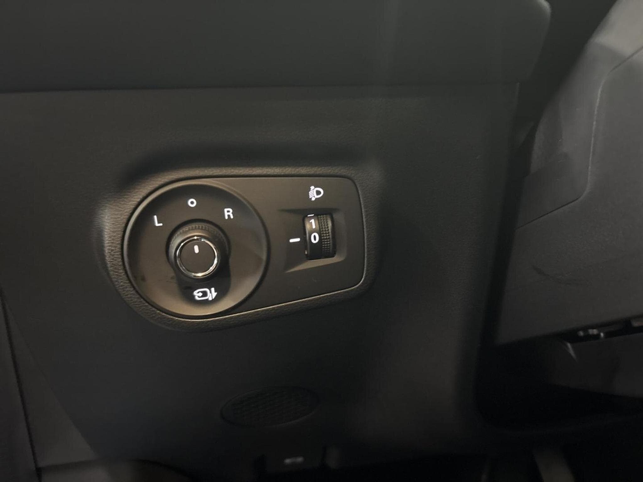 MG ZS 1.5 Hybrid+ 197ch Luxury (2026) - Foto 17