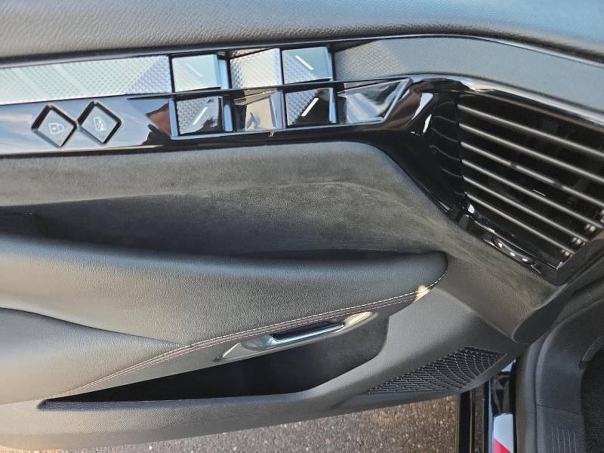 DS Automobiles DS4 BlueHDi 130ch Performance Line Automatique (2024) - Foto 19