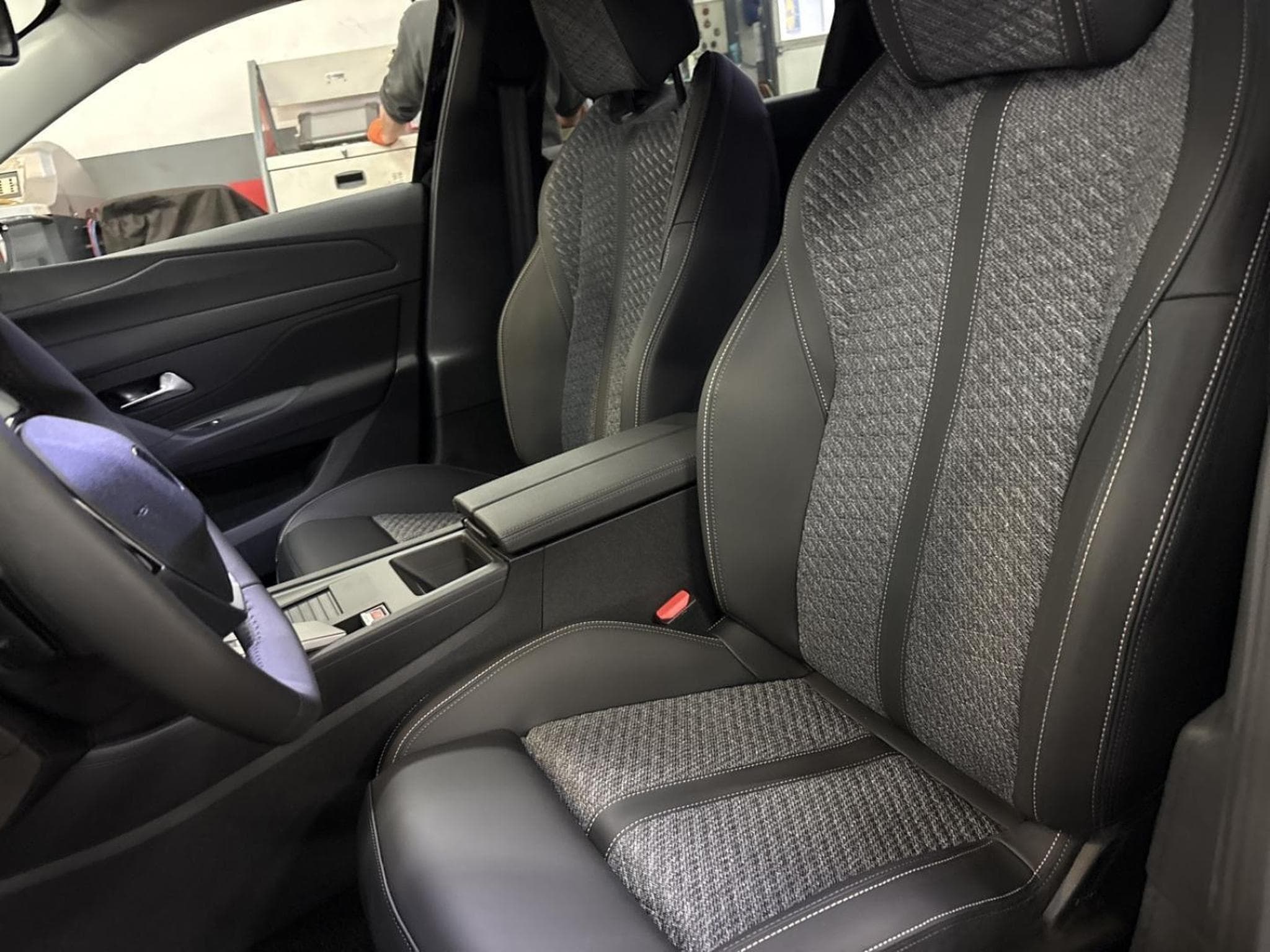 Peugeot 308 308 SW BlueHDI 130ch S&S Business EAT8 (2026) - Foto 9