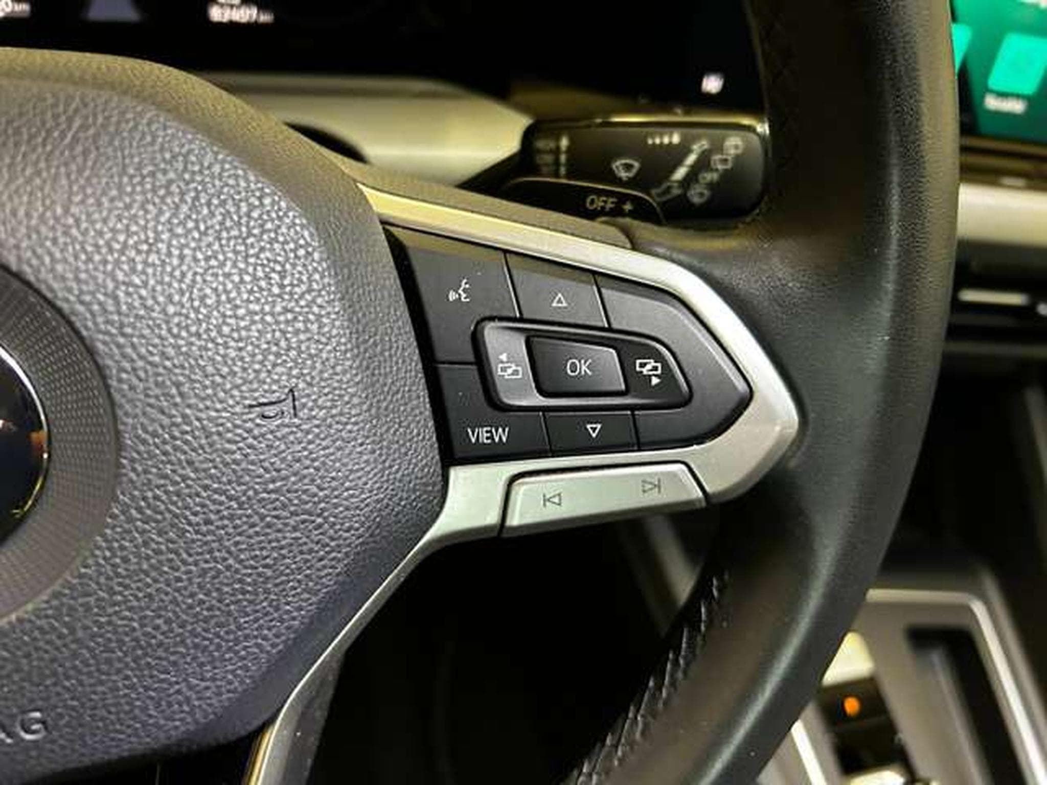 VW Golf 2.0 TDi LIFE DIESEL DSG7 (2021) - Foto 9