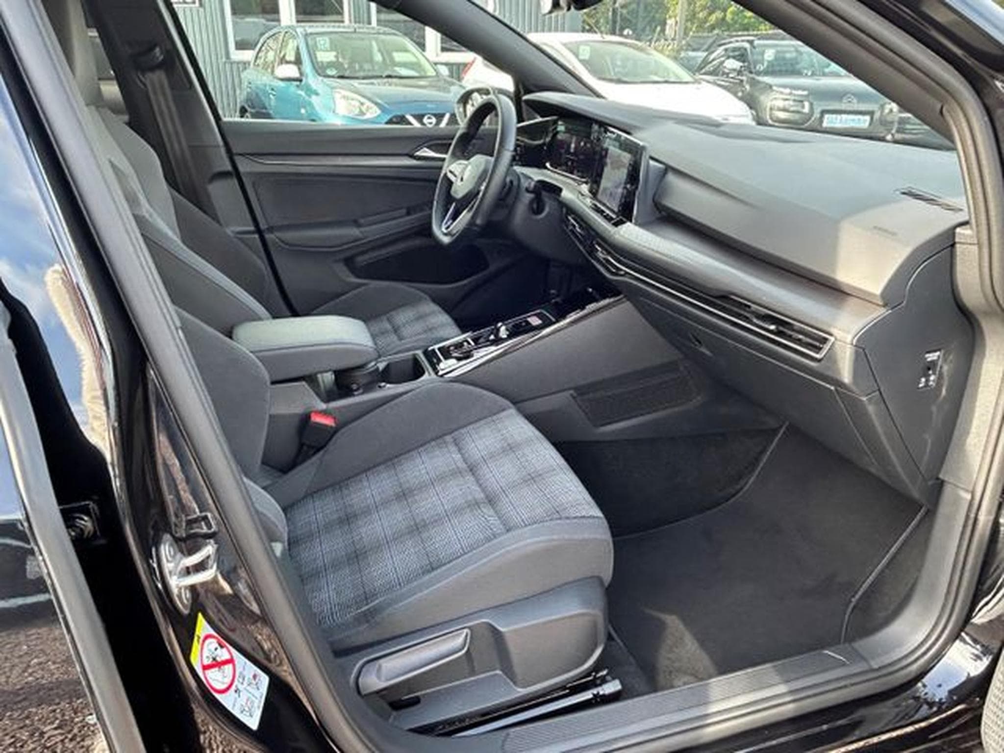 VW Golf Golf VIII Lim. GTE eHybrid *i-Cockpit*ACC* (2022) - Foto 10