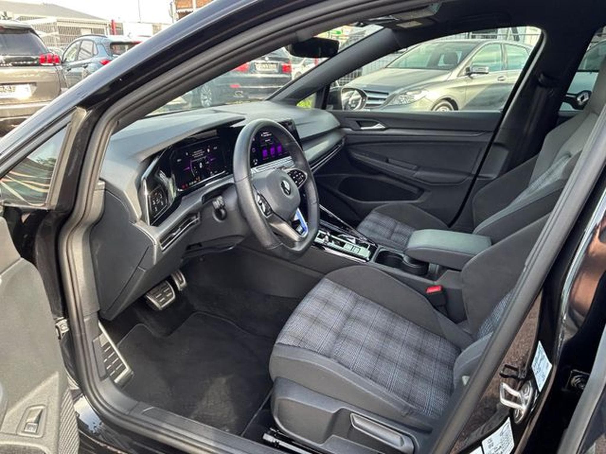 VW Golf Golf VIII Lim. GTE eHybrid *i-Cockpit*ACC* (2022) - Foto 7