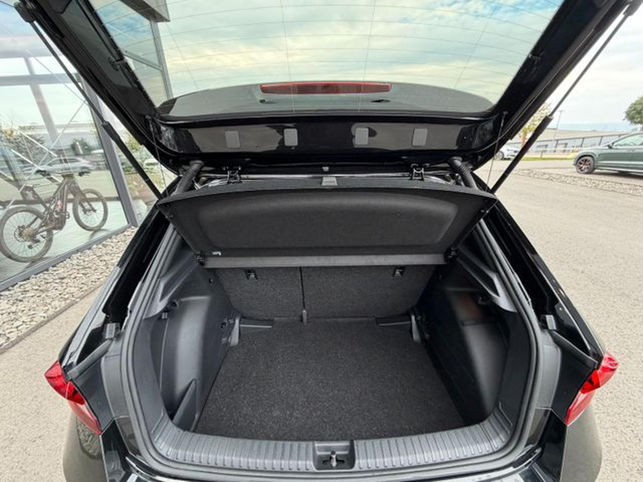 Skoda Fabia Fabia Monte Carlo DSG Navi Key 16"Kamera Shz (2025) - Foto 14