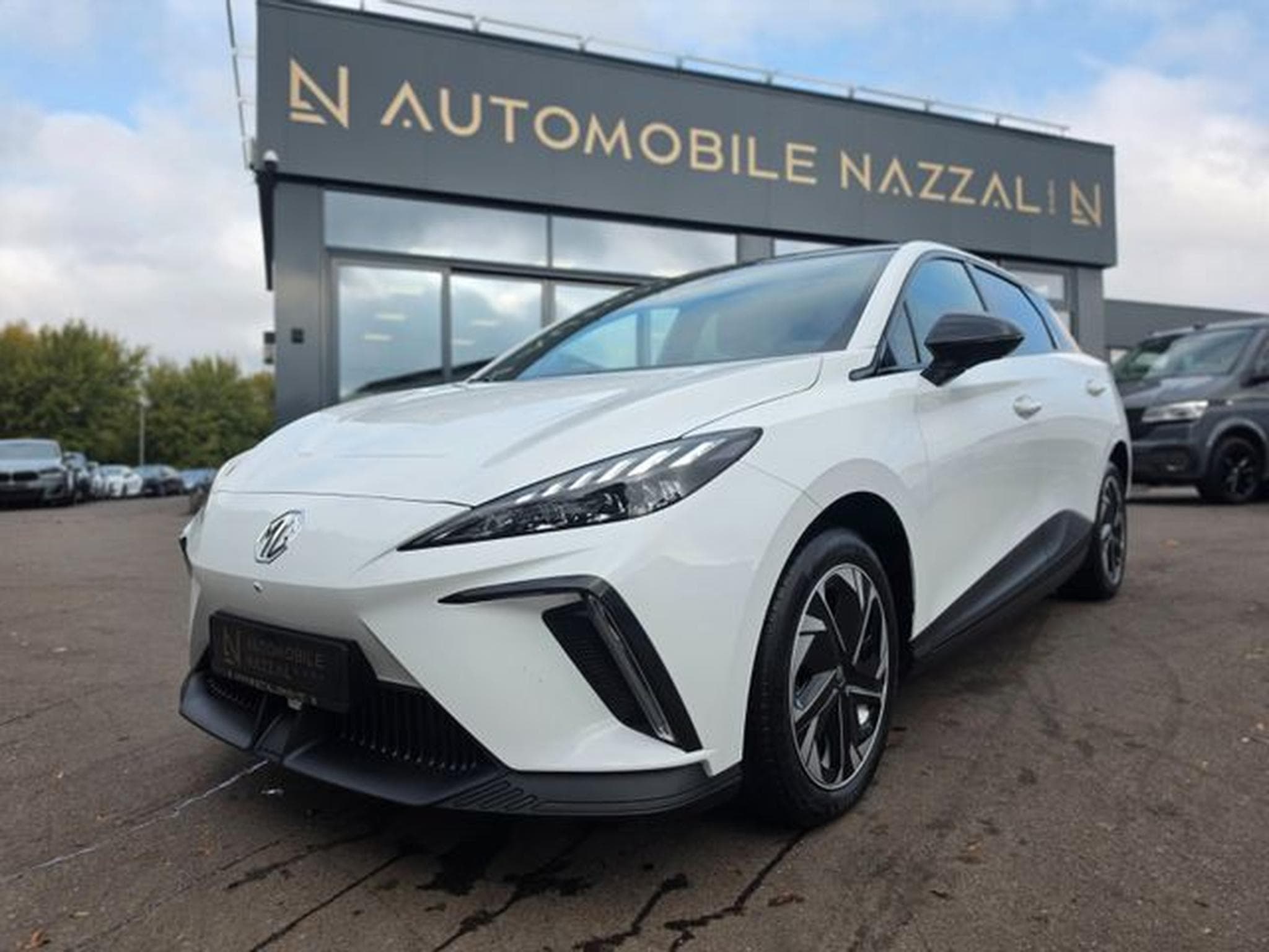 MG MG4 MG4 LUXURY*LED*KAMERA*AHK*150 KW*WÄRMEPUMPE* (2023) - Foto 2