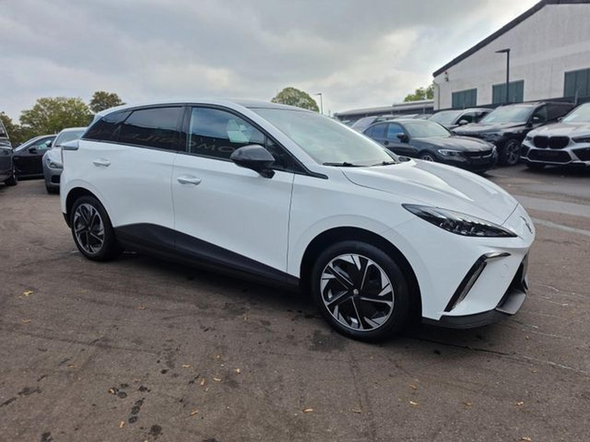MG MG4 MG4 LUXURY*LED*KAMERA*AHK*150 KW*WÄRMEPUMPE* (2023) - Foto 5