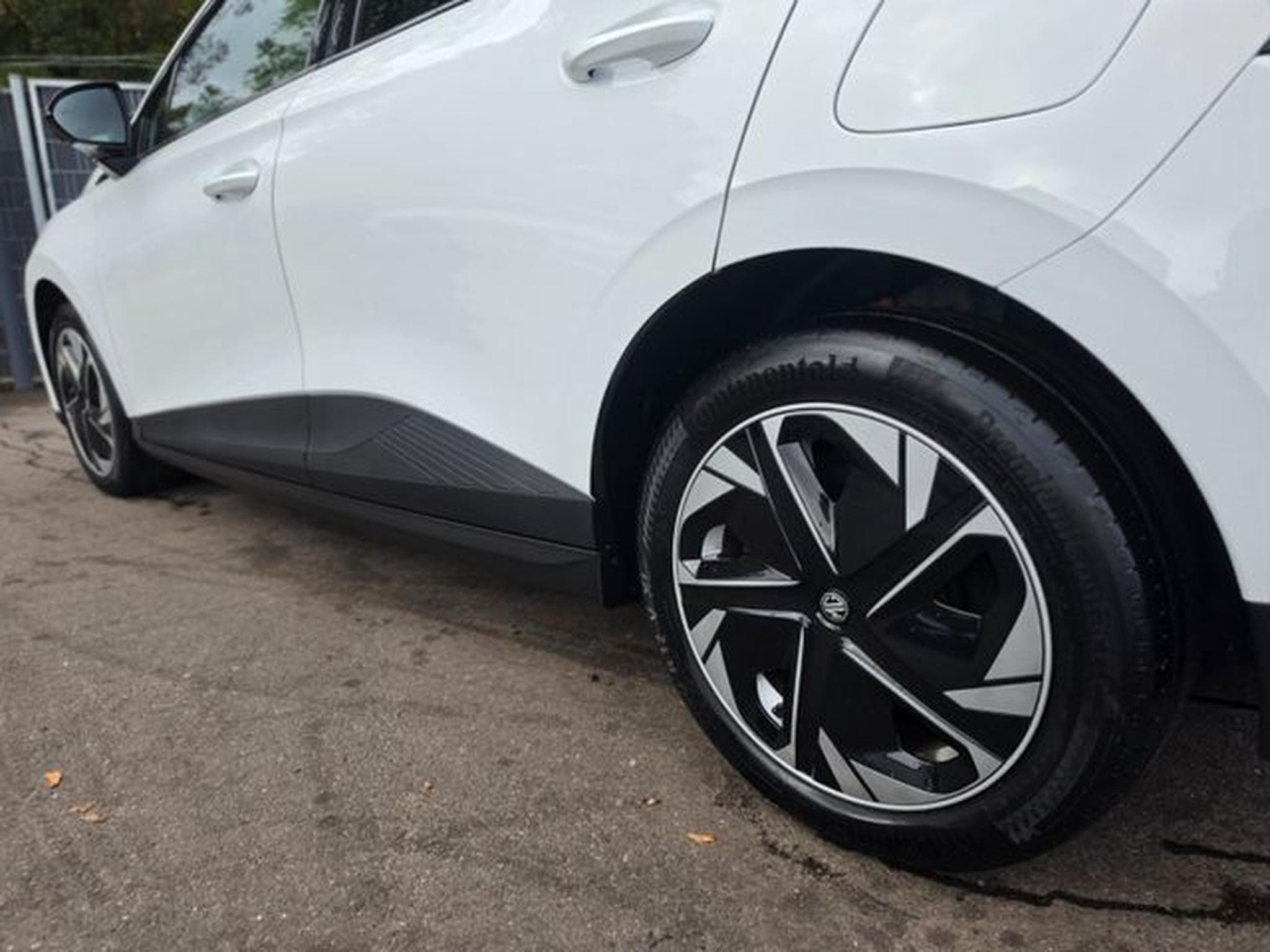 MG MG4 MG4 LUXURY*LED*KAMERA*AHK*150 KW*WÄRMEPUMPE* (2023) - Foto 10