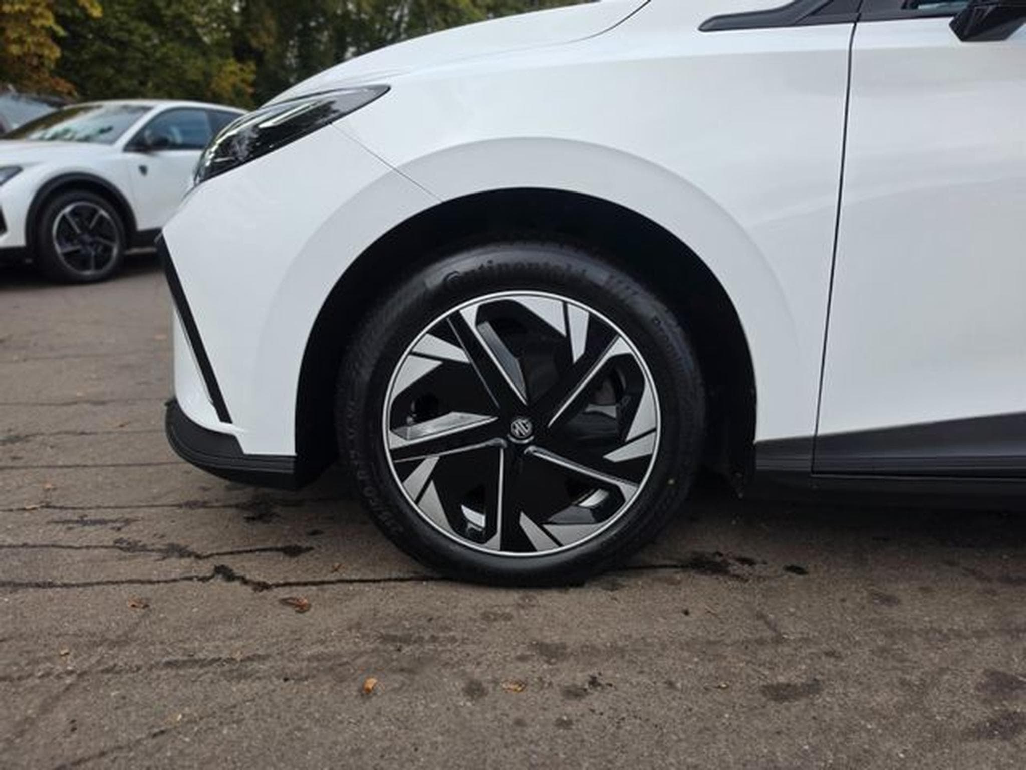MG MG4 MG4 LUXURY*LED*KAMERA*AHK*150 KW*WÄRMEPUMPE* (2023) - Foto 11