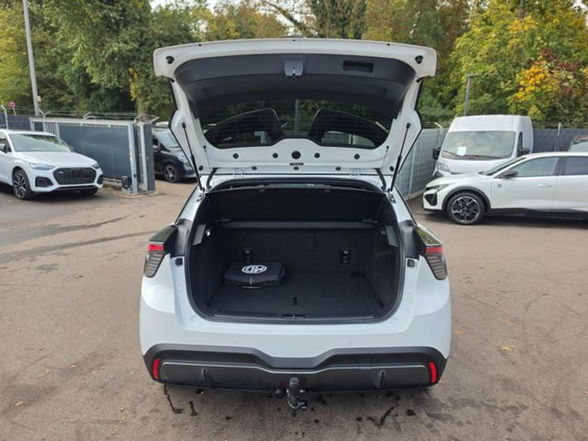 MG MG4 MG4 LUXURY*LED*KAMERA*AHK*150 KW*WÄRMEPUMPE* (2023) - Foto 9