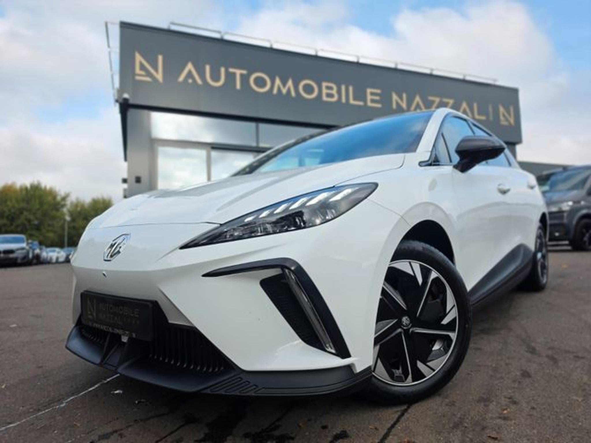 MG MG4 MG4 LUXURY*LED*KAMERA*AHK*150 KW*WÄRMEPUMPE* (2023) - Foto 12