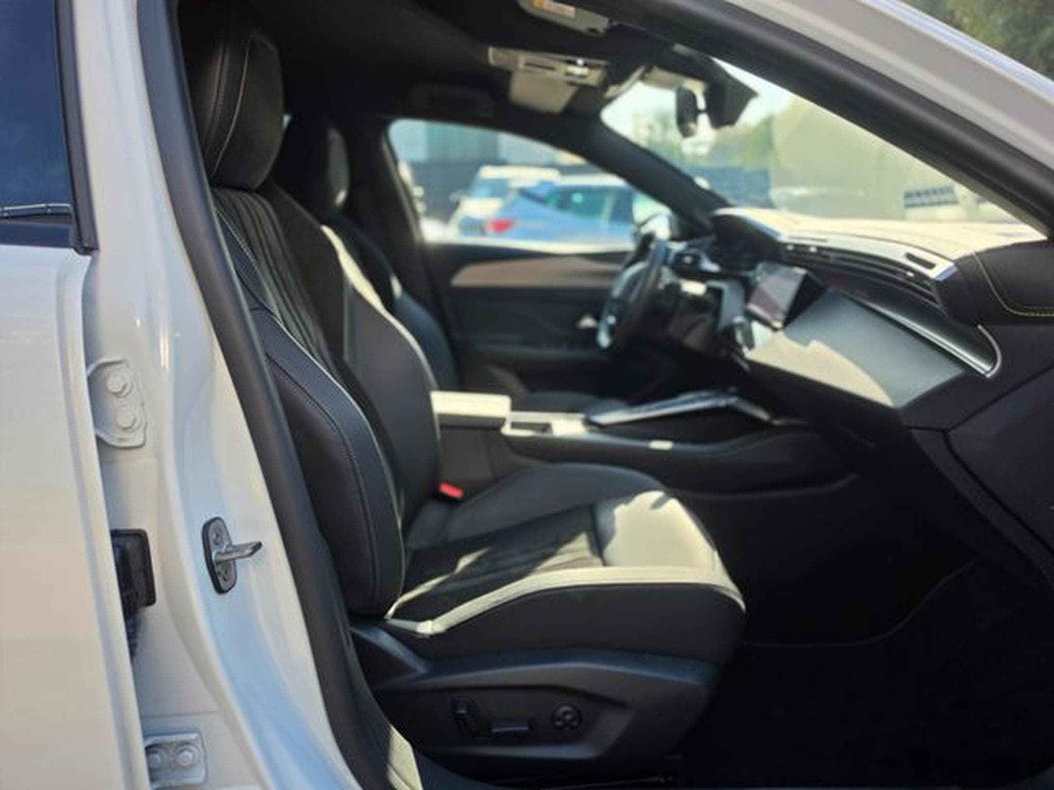 Peugeot 408 408 GT *FOCAL*MASSAGE*KAMERA*VOLL LED* (2023) - Foto 15