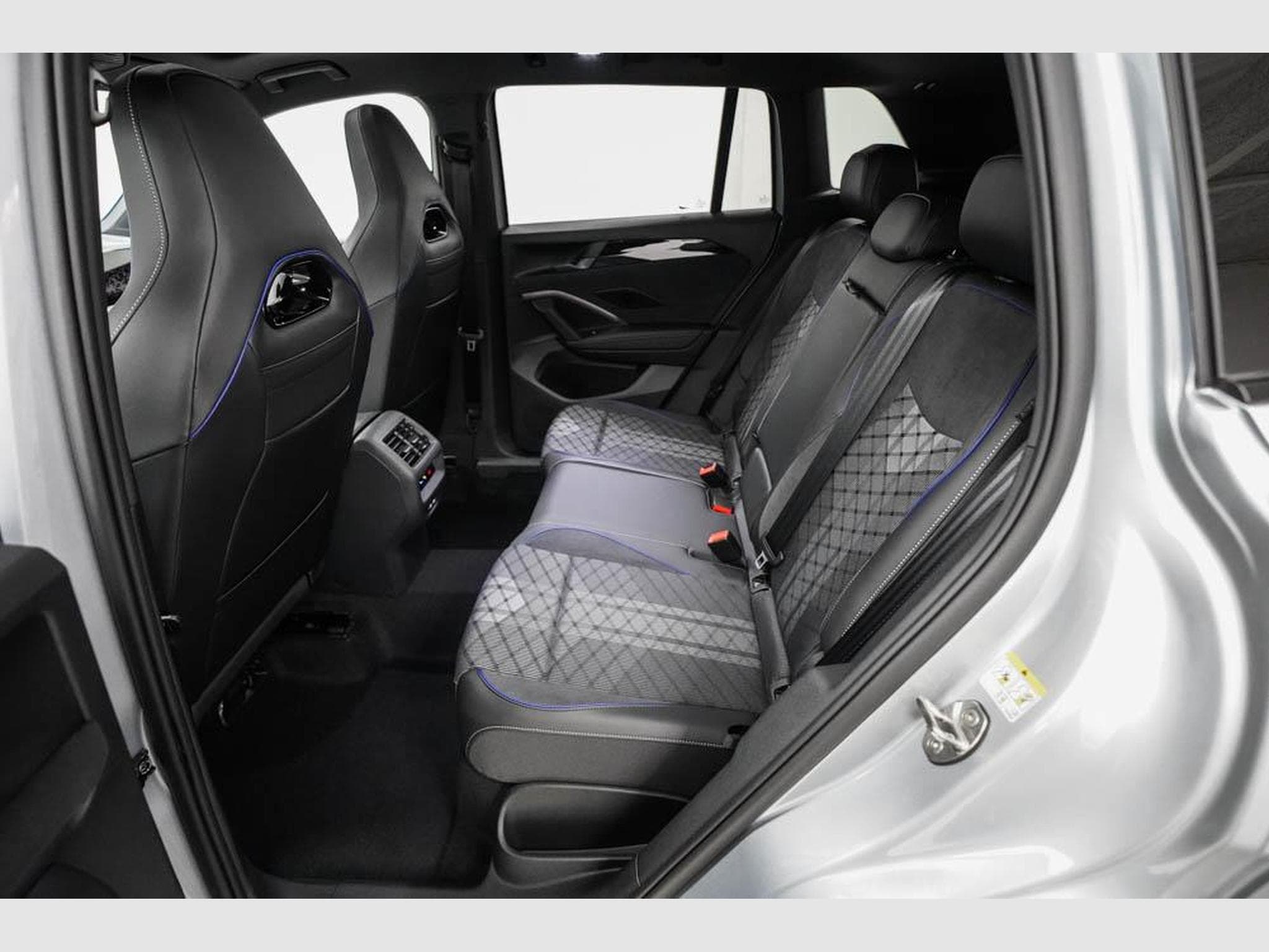 VW Tiguan 2,0 TDI DSG (2025) - Photo 17