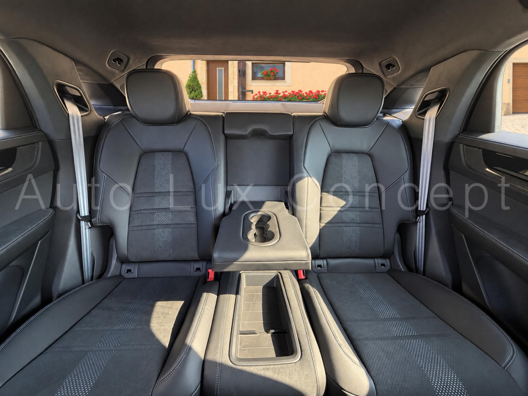 Porsche Cayenne Turbo E-Hybrid Coupé avec Pack GT (2026) - Photo 8