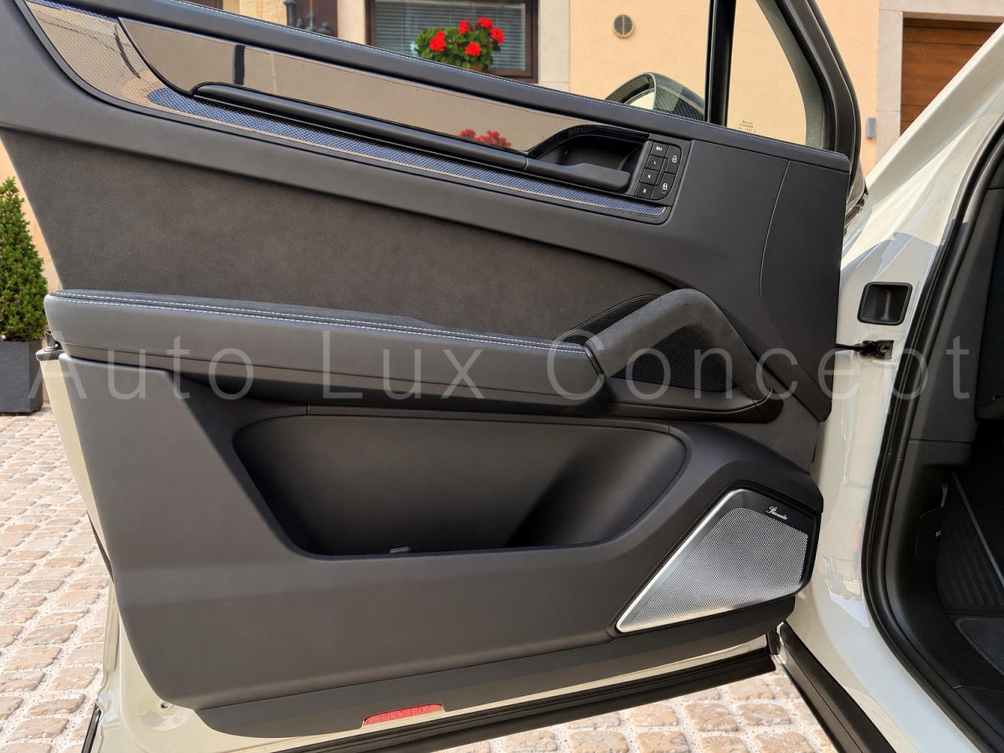Porsche Cayenne Turbo E-Hybrid Coupé avec Pack GT (2026) - Photo 15