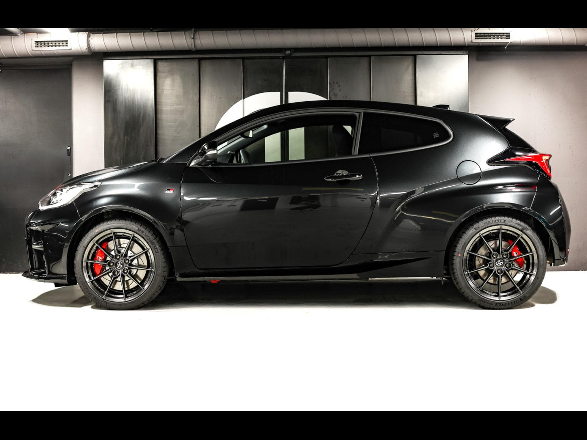 Toyota Yaris GR 1.6L TURBO HIGH PERFORMANCE - PRECIOUS BLACK (2024) - Photo 2