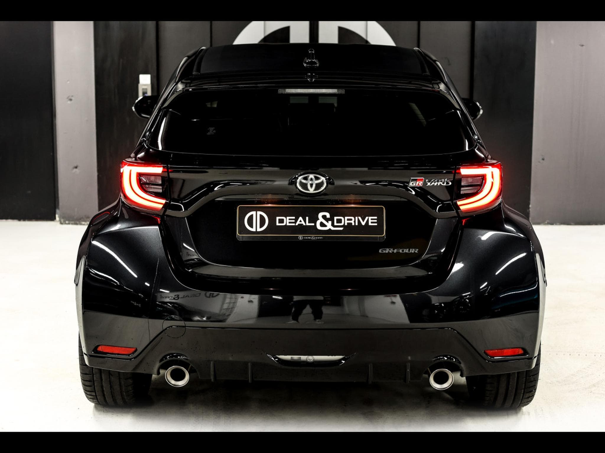 Toyota Yaris GR 1.6L TURBO HIGH PERFORMANCE - PRECIOUS BLACK (2024) - Photo 4