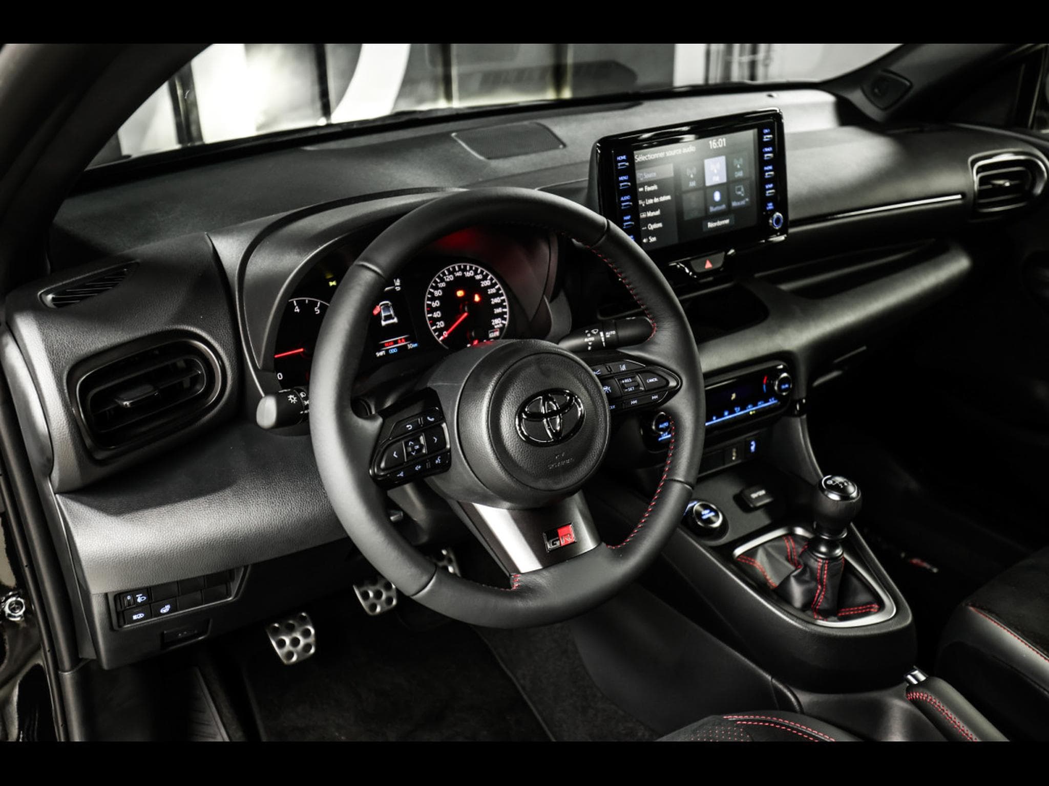 Toyota Yaris GR 1.6L TURBO HIGH PERFORMANCE - PRECIOUS BLACK (2024) - Photo 8